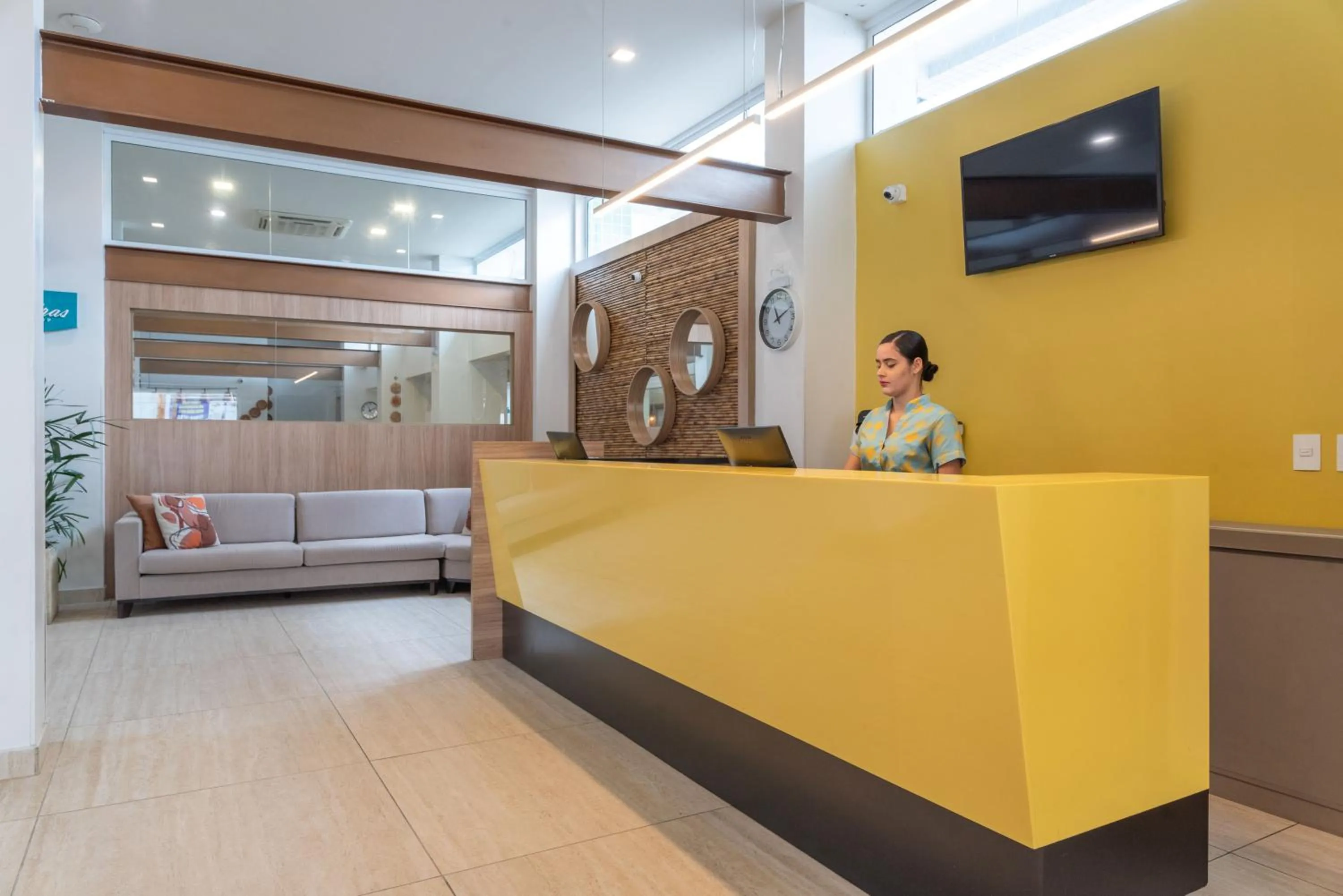 Lobby or reception in Slim Pajuçara by Tropicalis