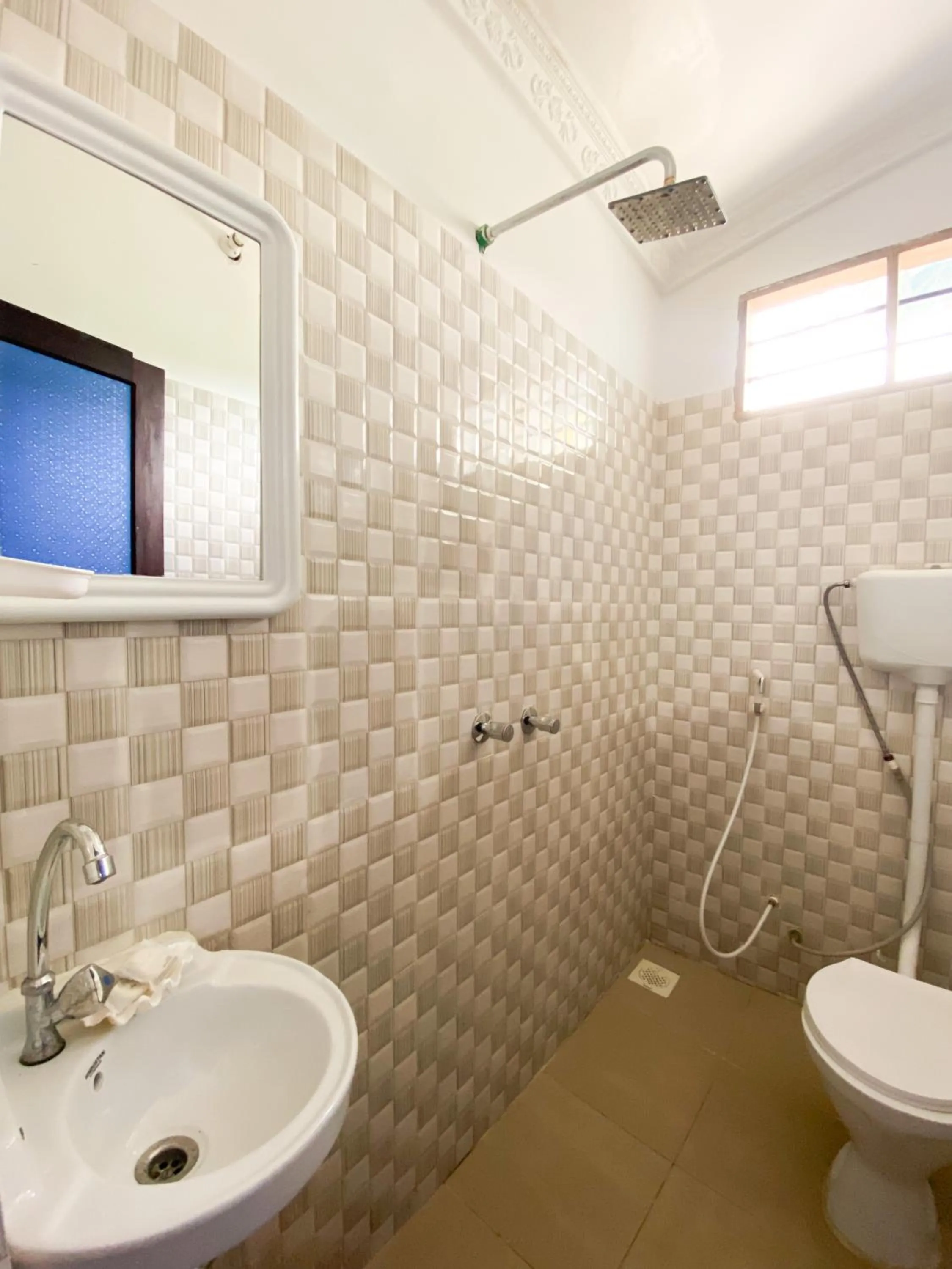 Shower in Lighthouse Guesthouse