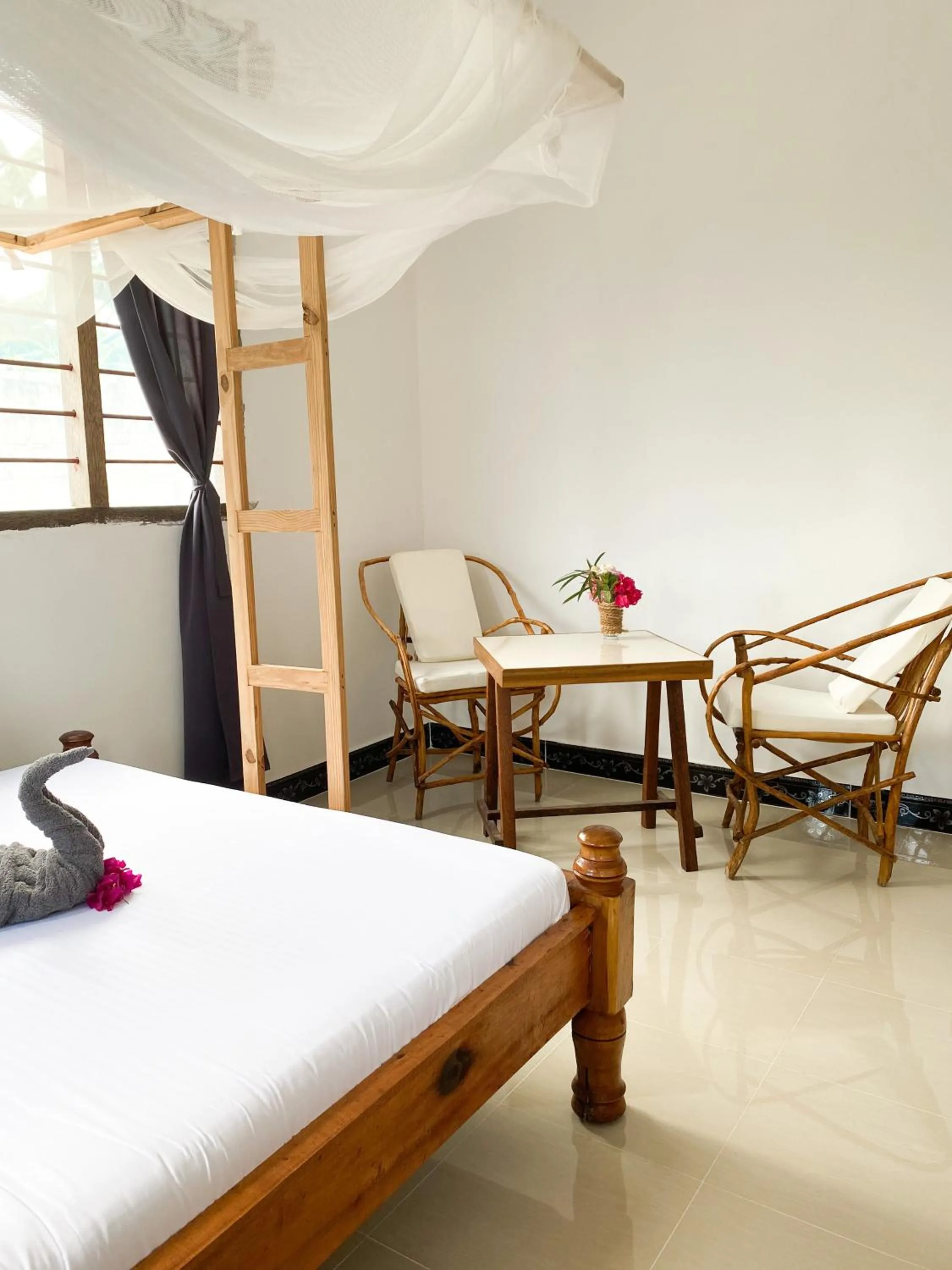 Seating area, Bed in Lighthouse Guesthouse