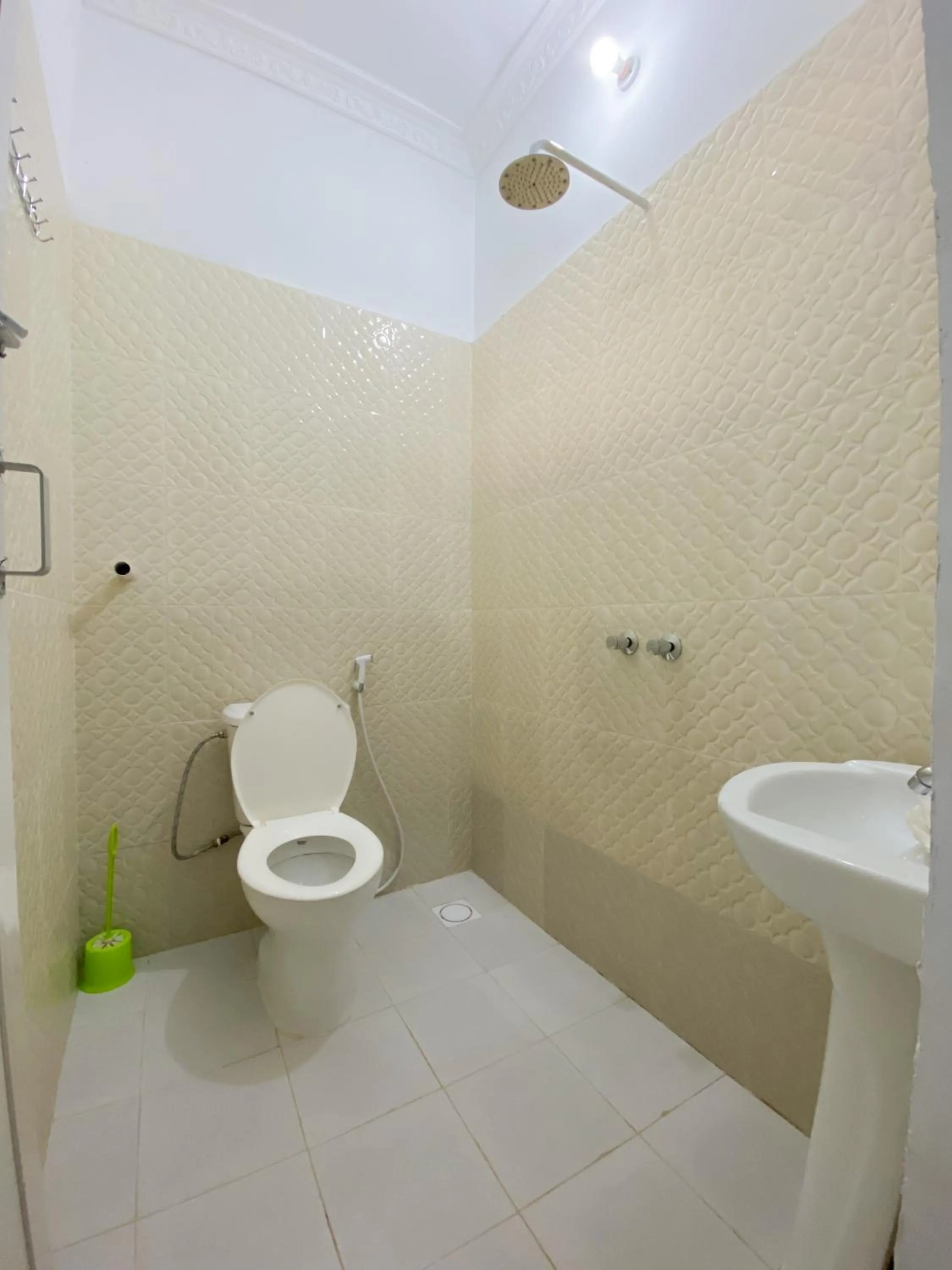 Shower in Lighthouse Guesthouse