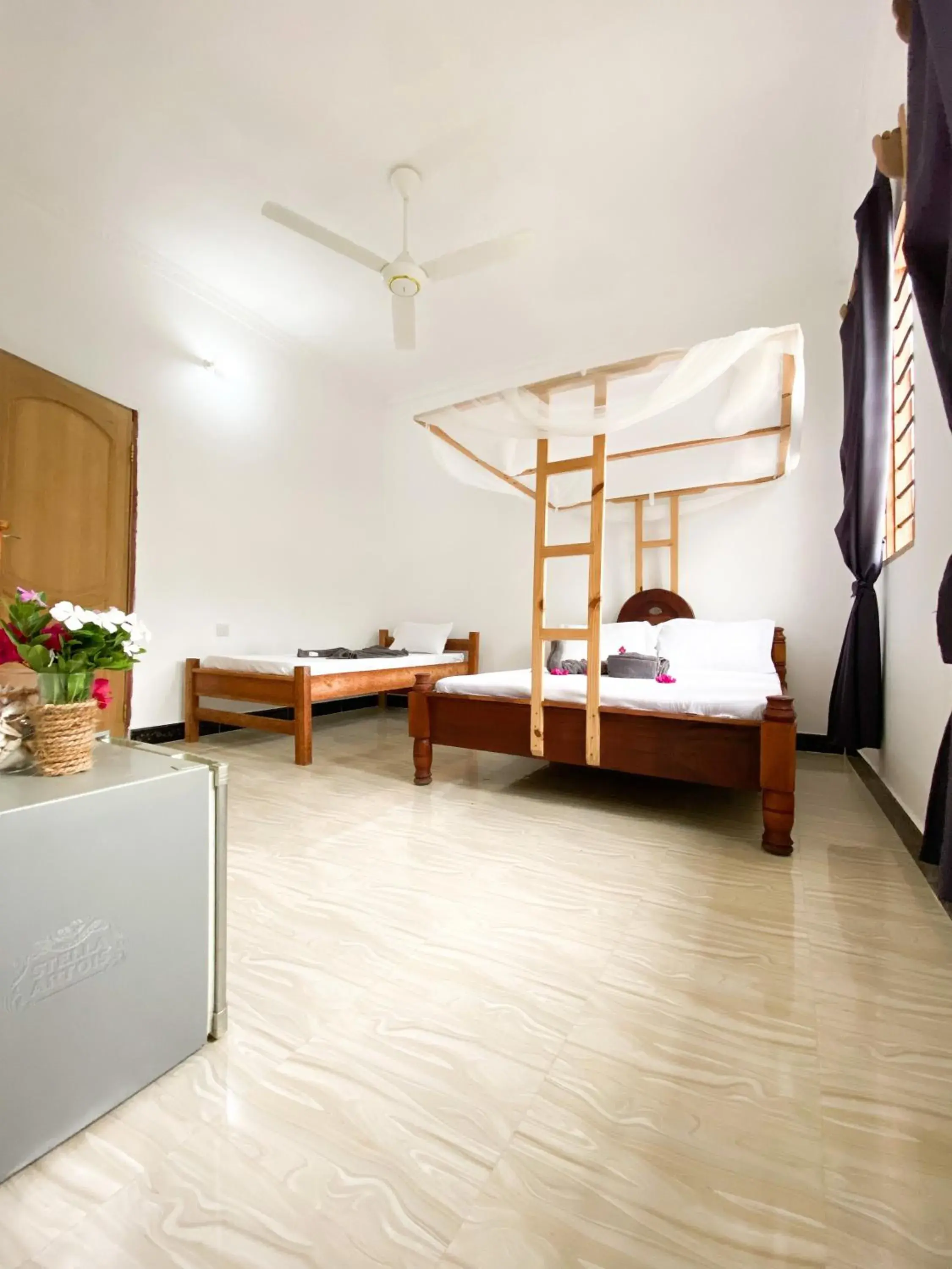 Twin Room with Private Bathroom in Lighthouse Guesthouse Twin Room with Private Bathroom in Lighthouse Guesthouse