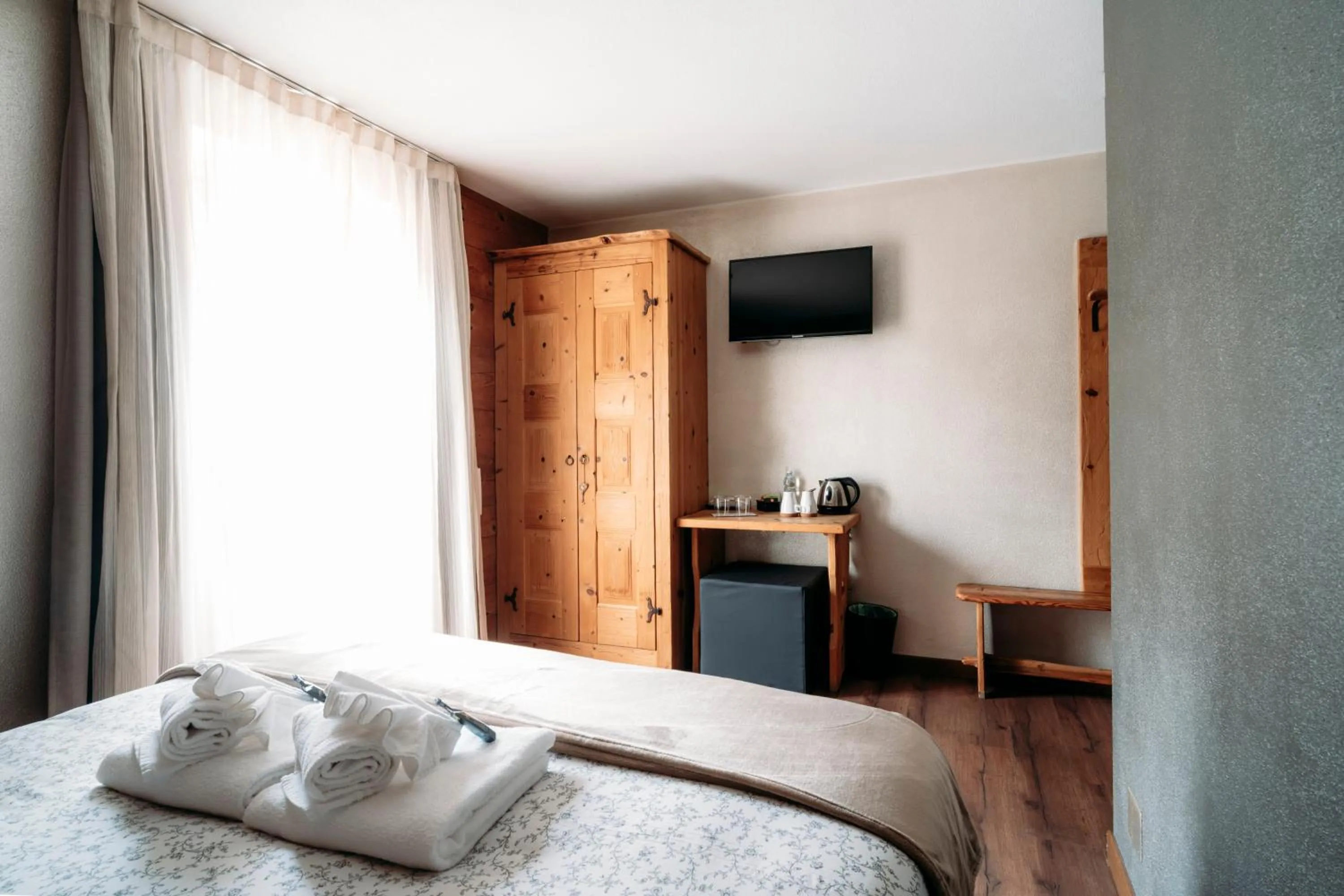 Photo of the whole room, Bed in Serendipity Hotel