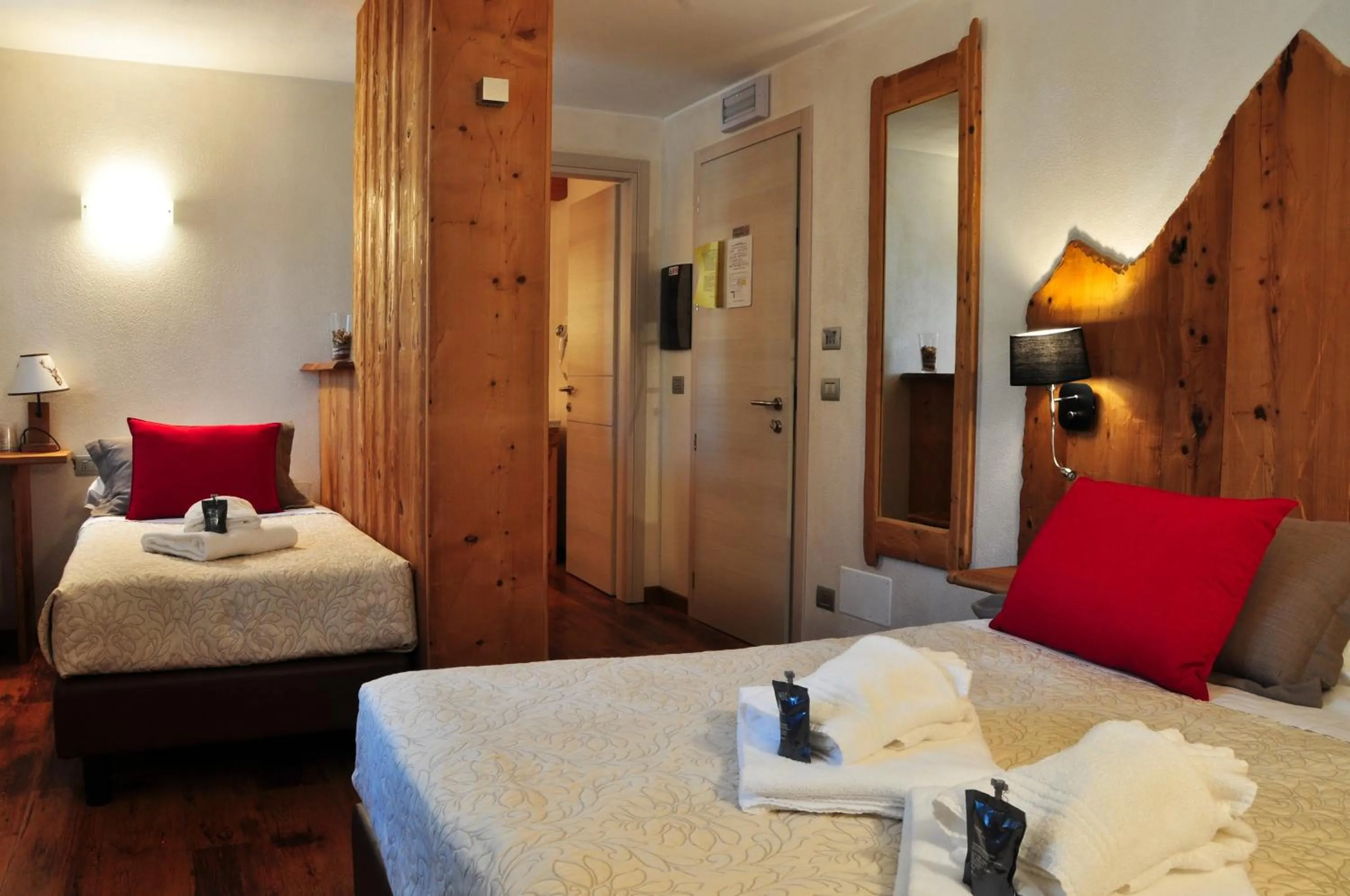 Shower, Bed in Serendipity Hotel