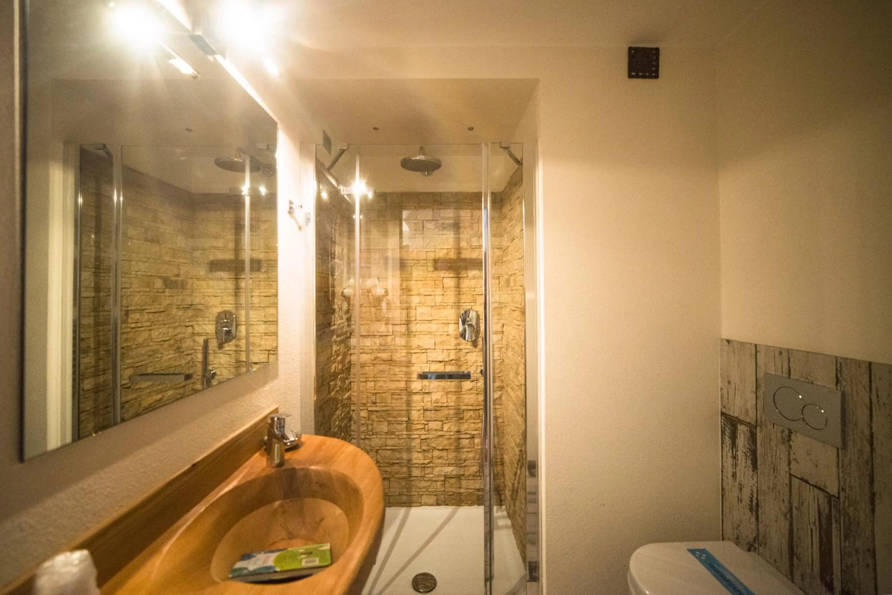 Shower in Serendipity Hotel