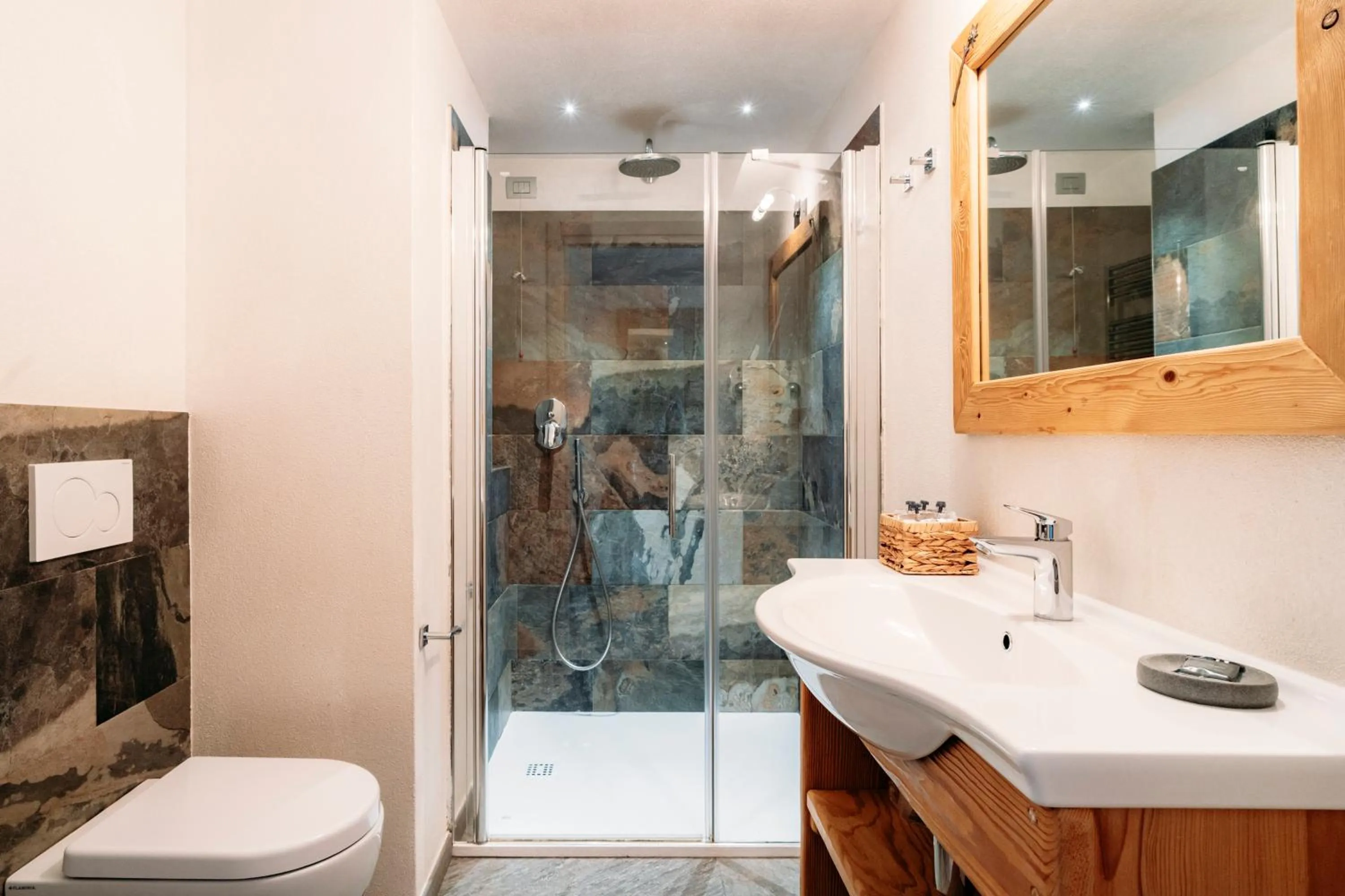 Shower in Serendipity Hotel