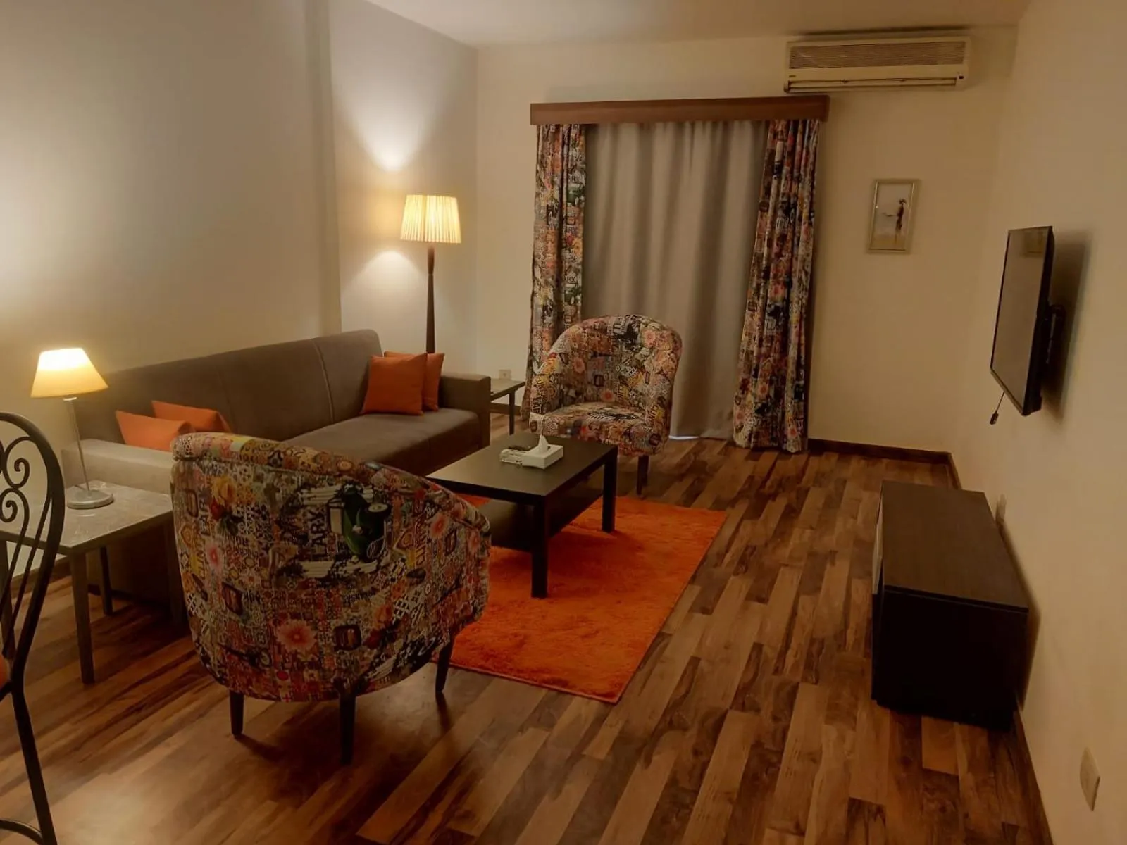 TV and multimedia in Golden Carven Hotel