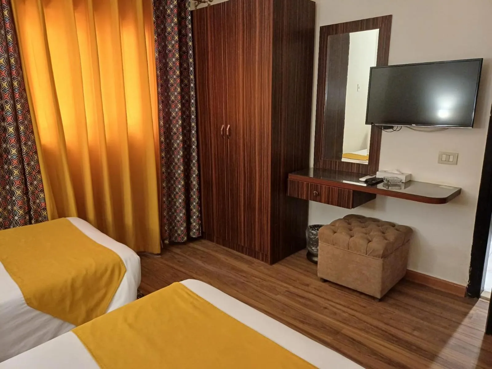 Shower, Bed in Golden Carven Hotel