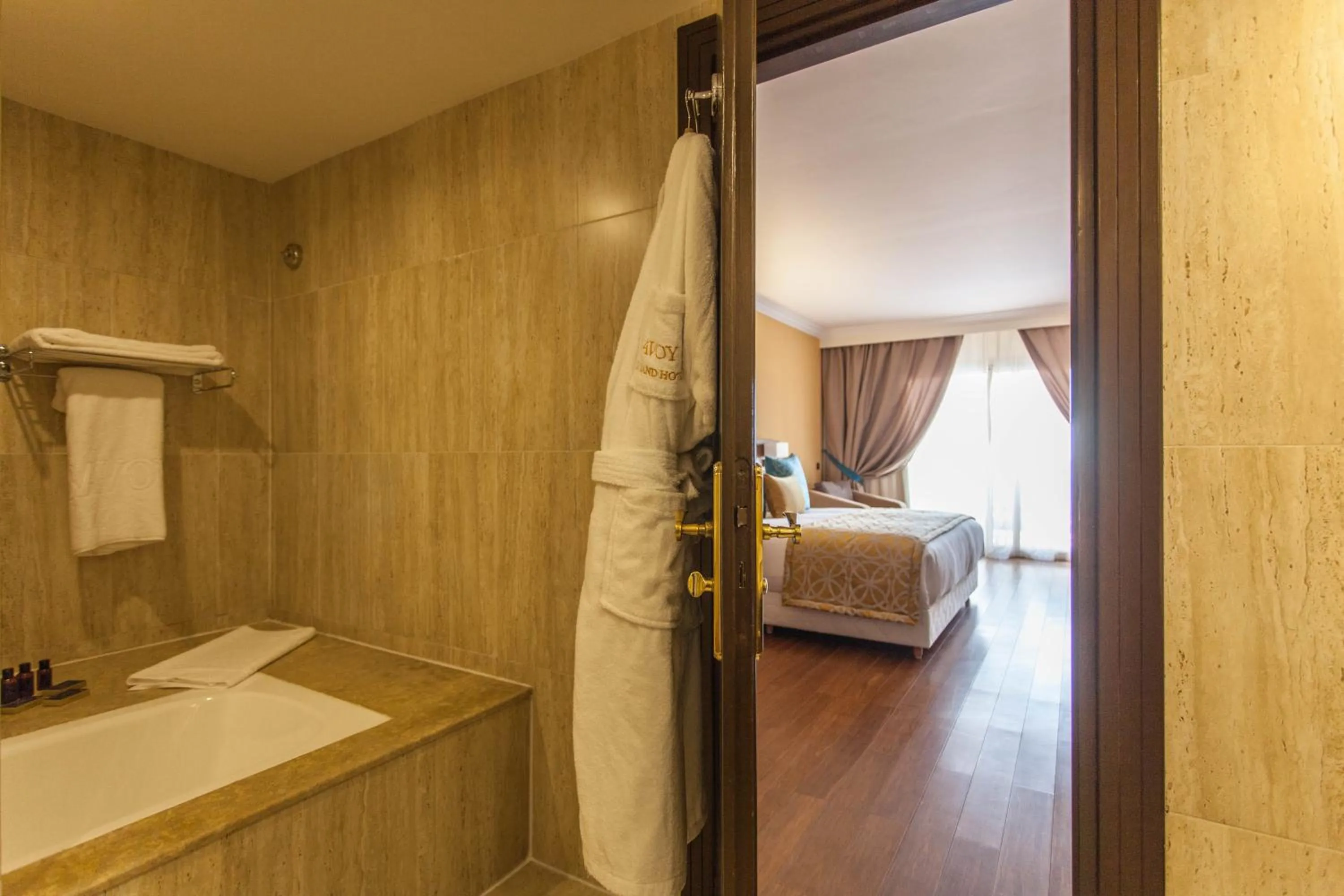 Shower, Bed in Savoy Le Grand Hotel Marrakech