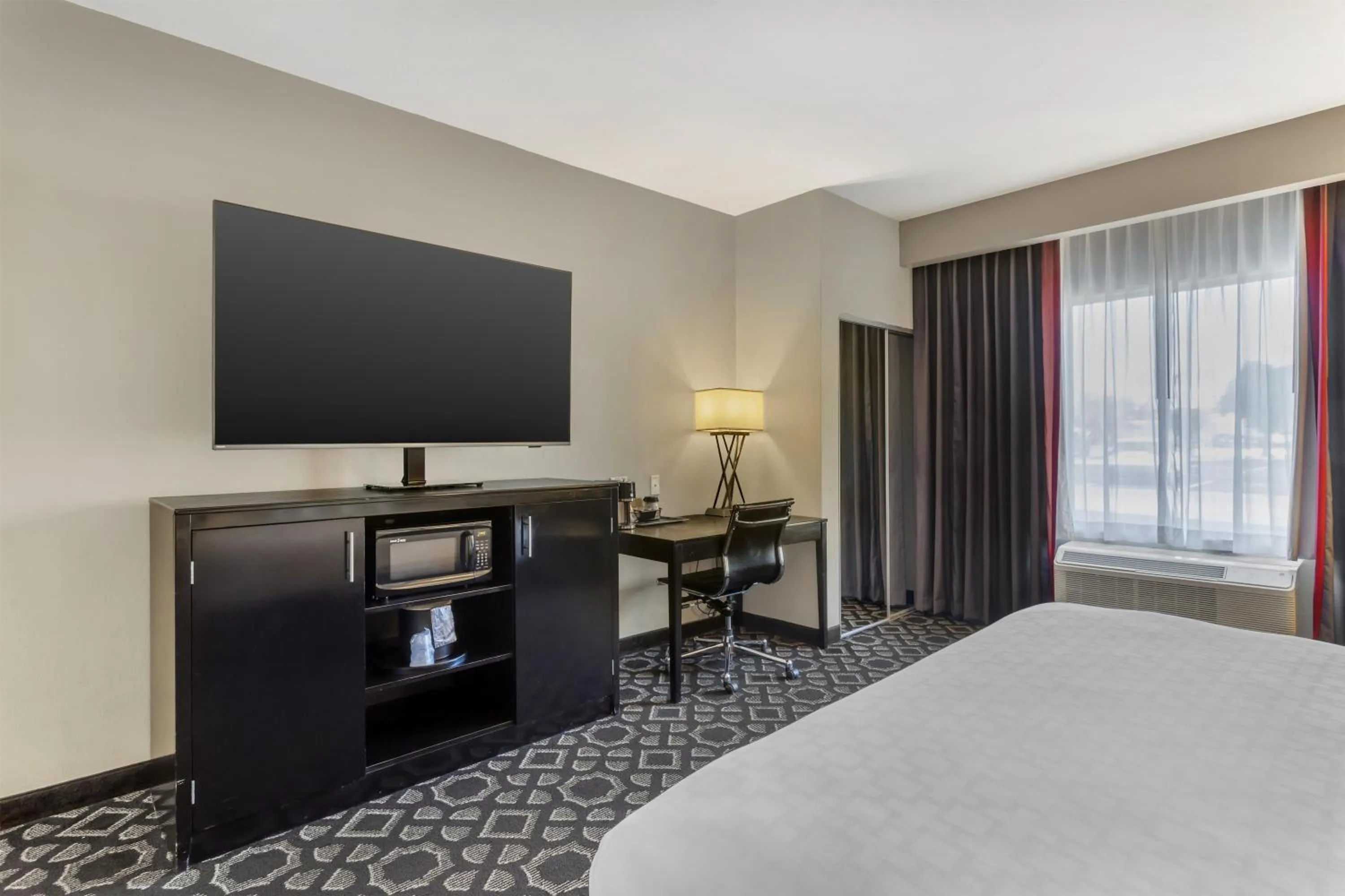 Bedroom, Bed in Best Western Plus Laredo Inn & Suites