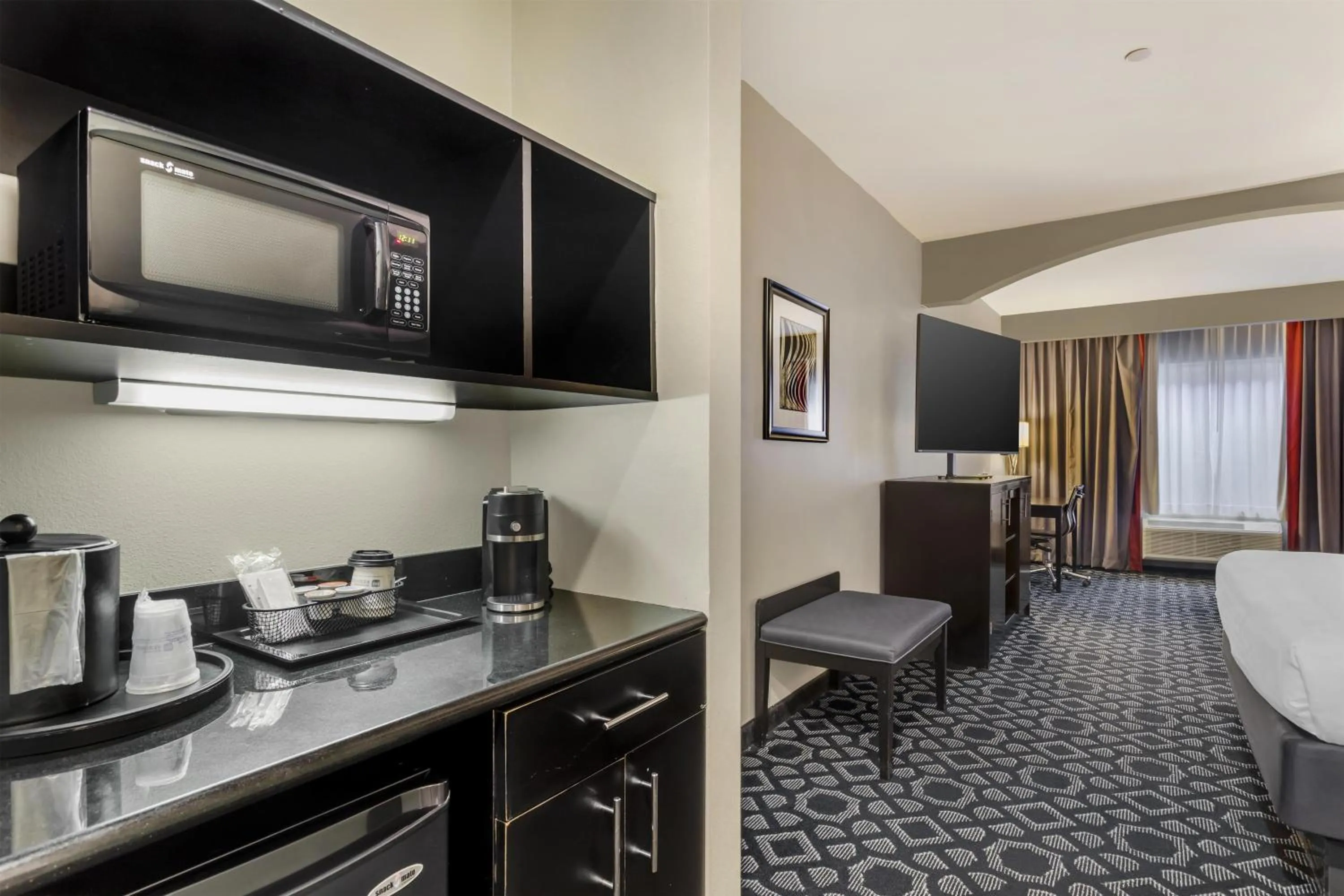 Photo of the whole room, Bed in Best Western Plus Laredo Inn & Suites