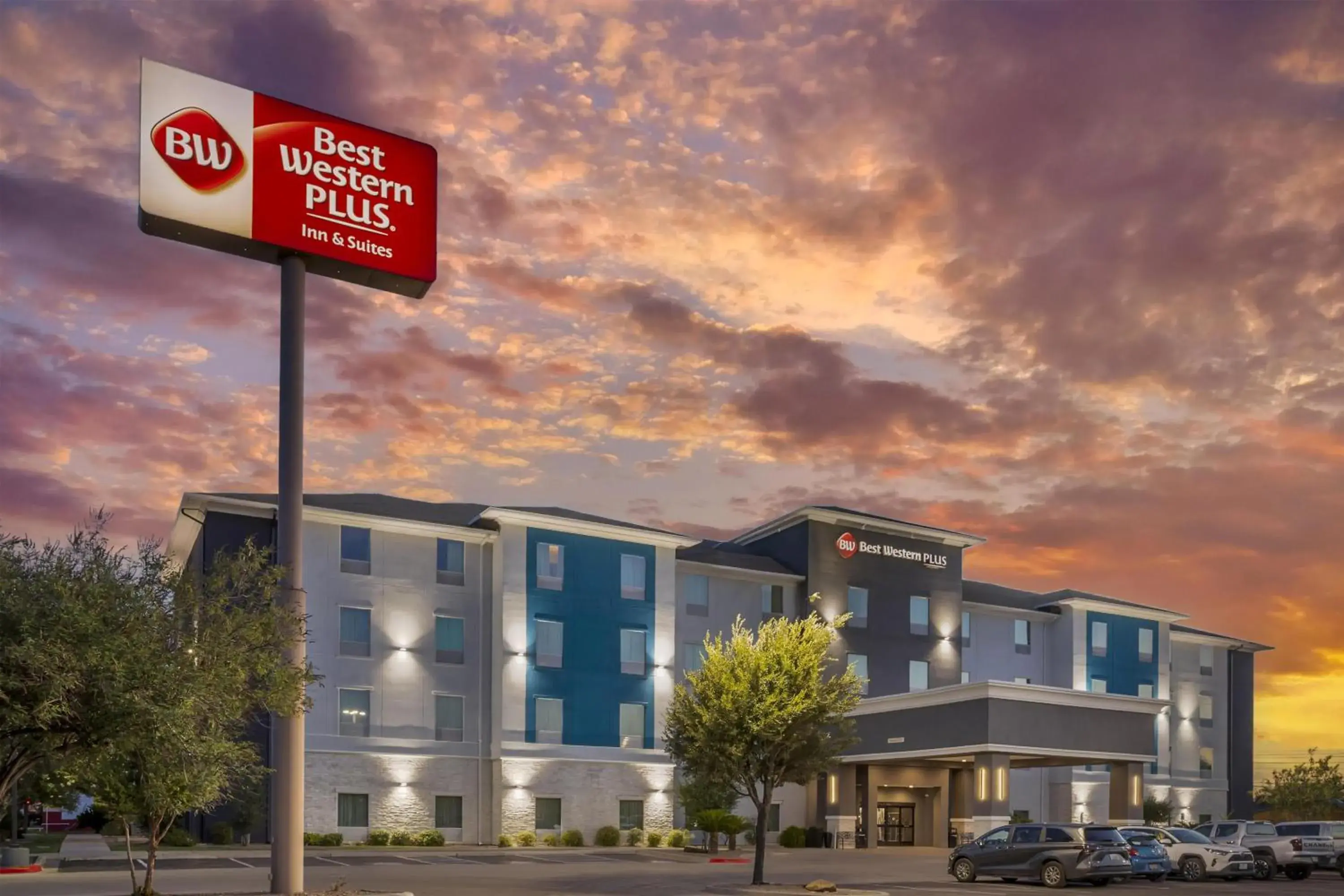 Property building in Best Western Plus Laredo Inn & Suites Property building in Best Western Plus Laredo Inn & Suites