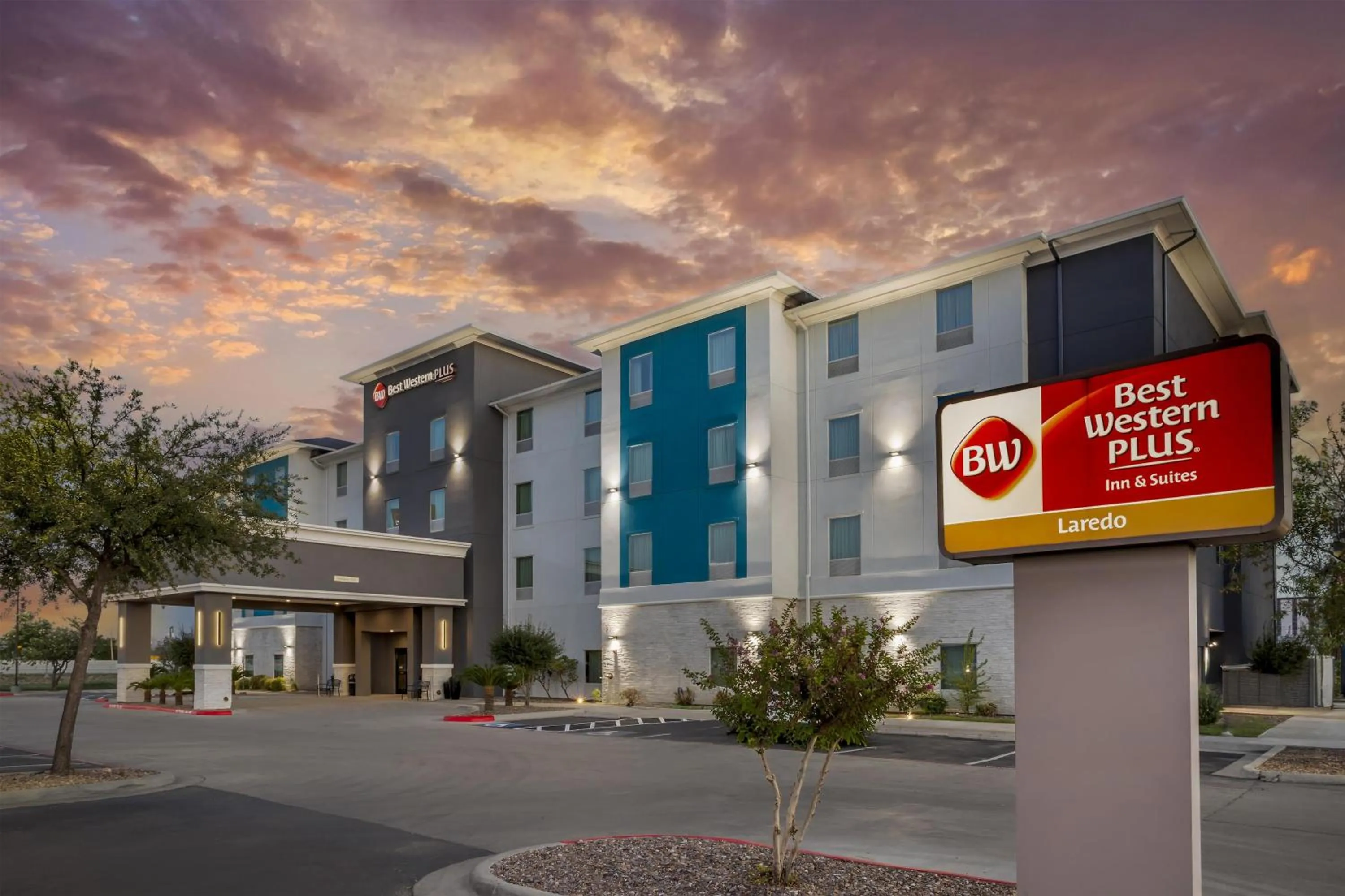 Property building in Best Western Plus Laredo Inn & Suites
