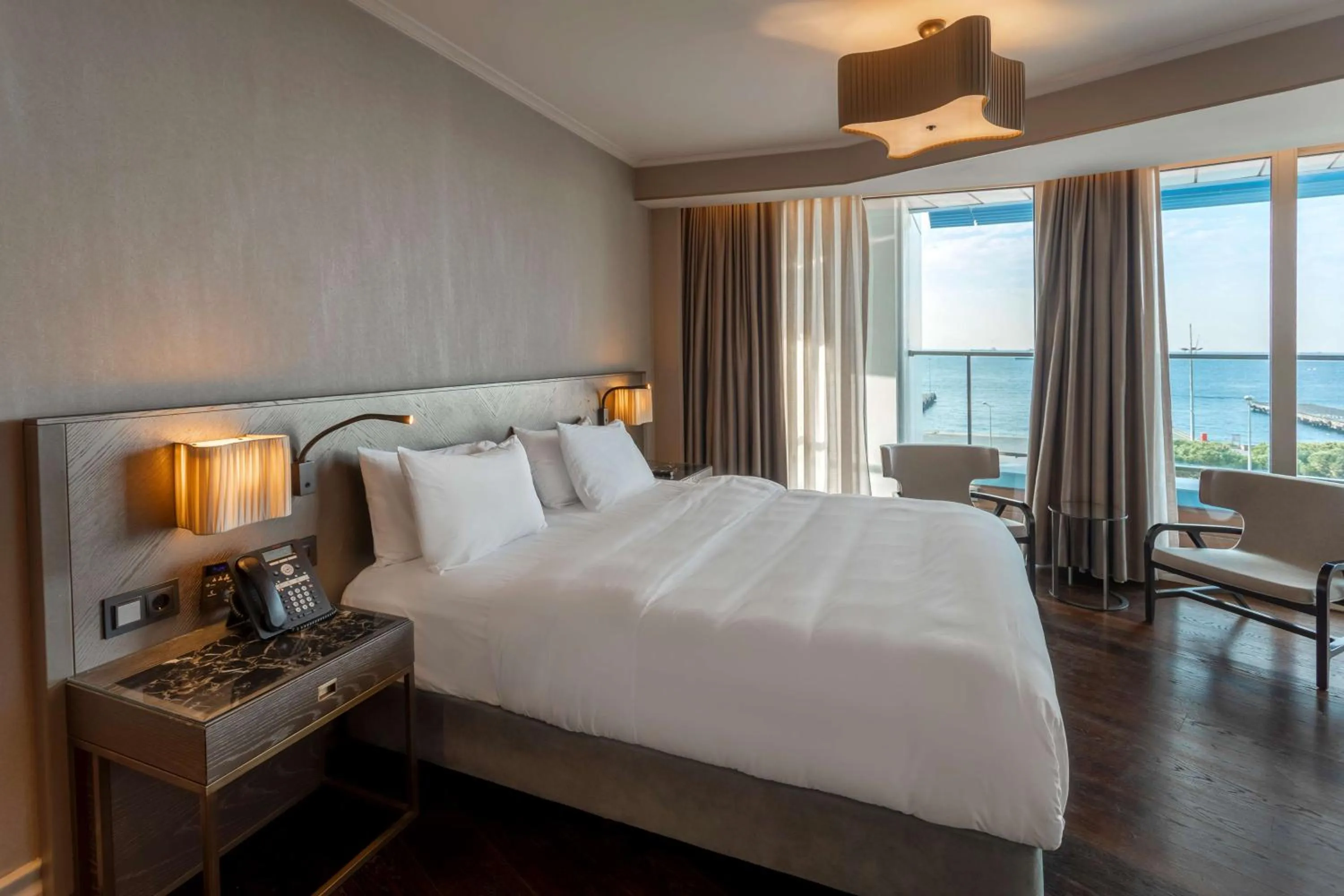 Bed in Radisson Blu Hotel Istanbul Ottomare