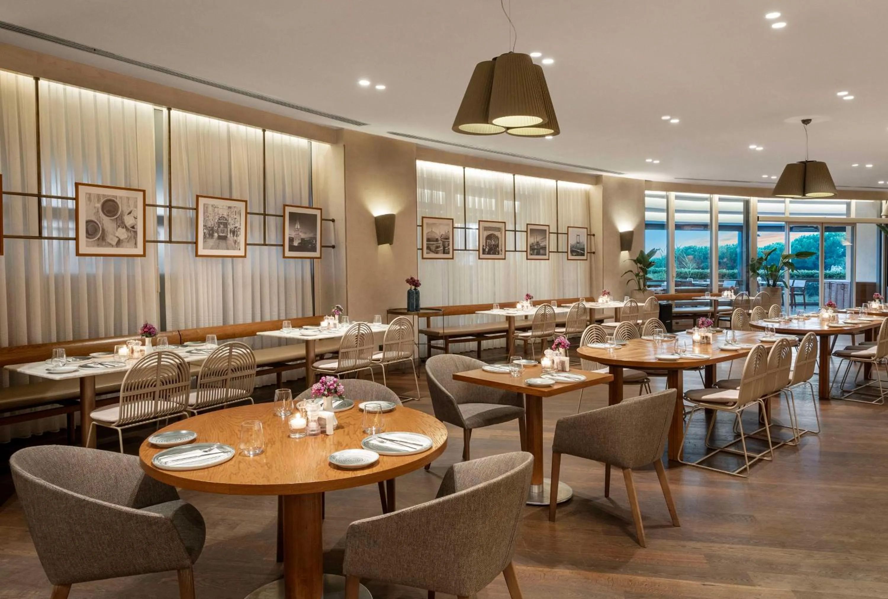 Restaurant/places to eat in Radisson Blu Hotel Istanbul Ottomare