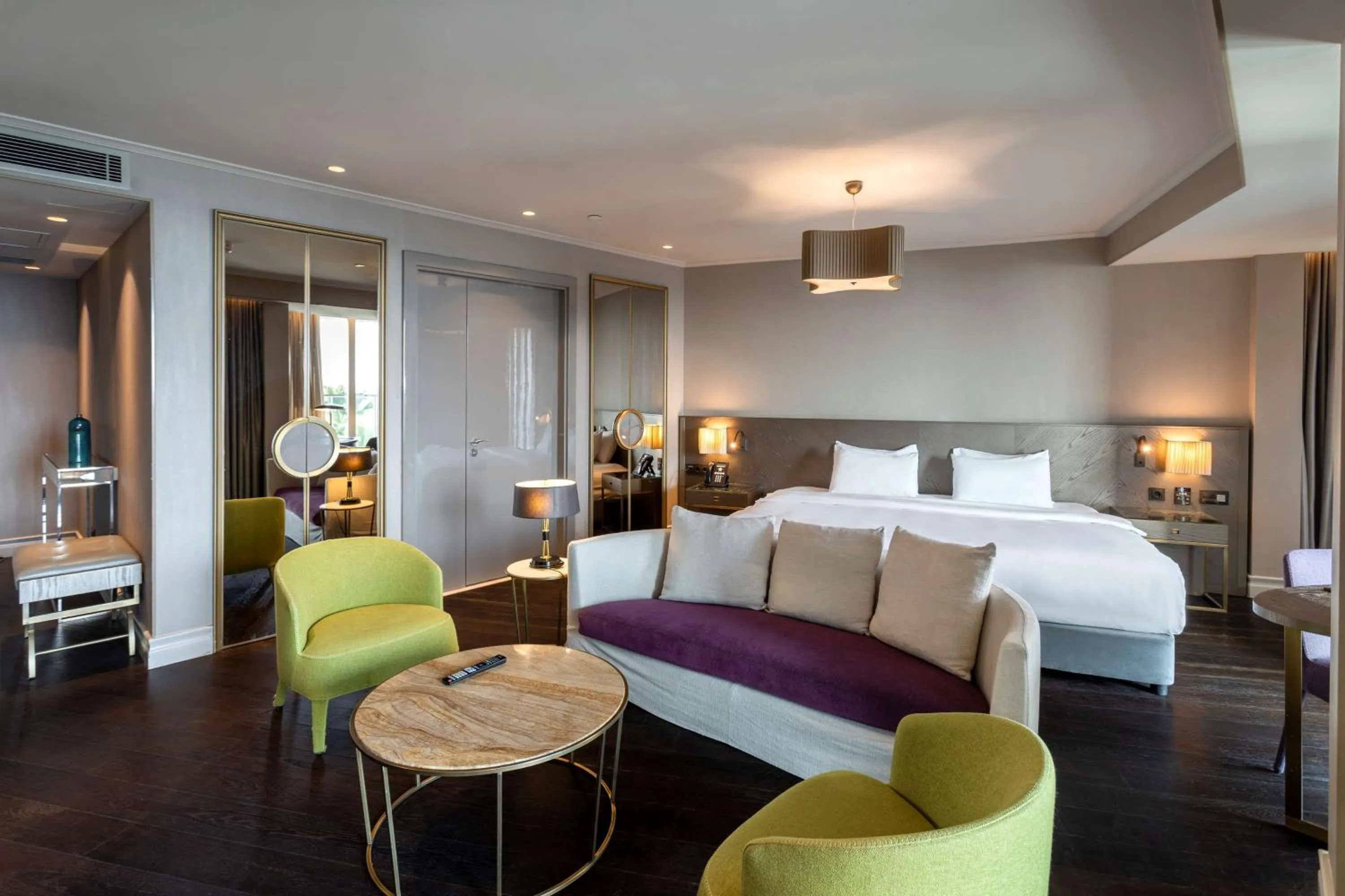 Shower, Bed in Radisson Blu Hotel Istanbul Ottomare