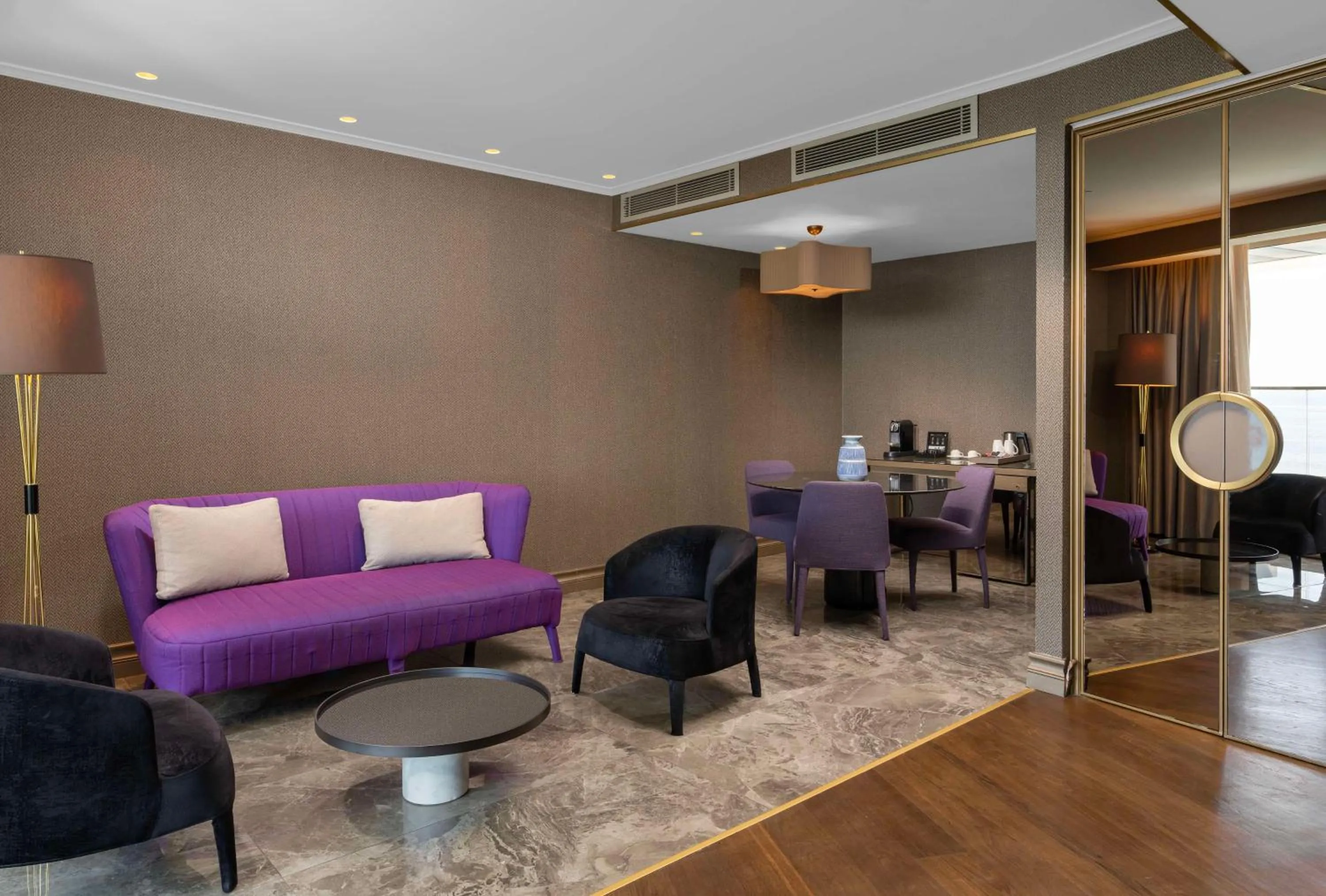 Photo of the whole room in Radisson Blu Hotel Istanbul Ottomare