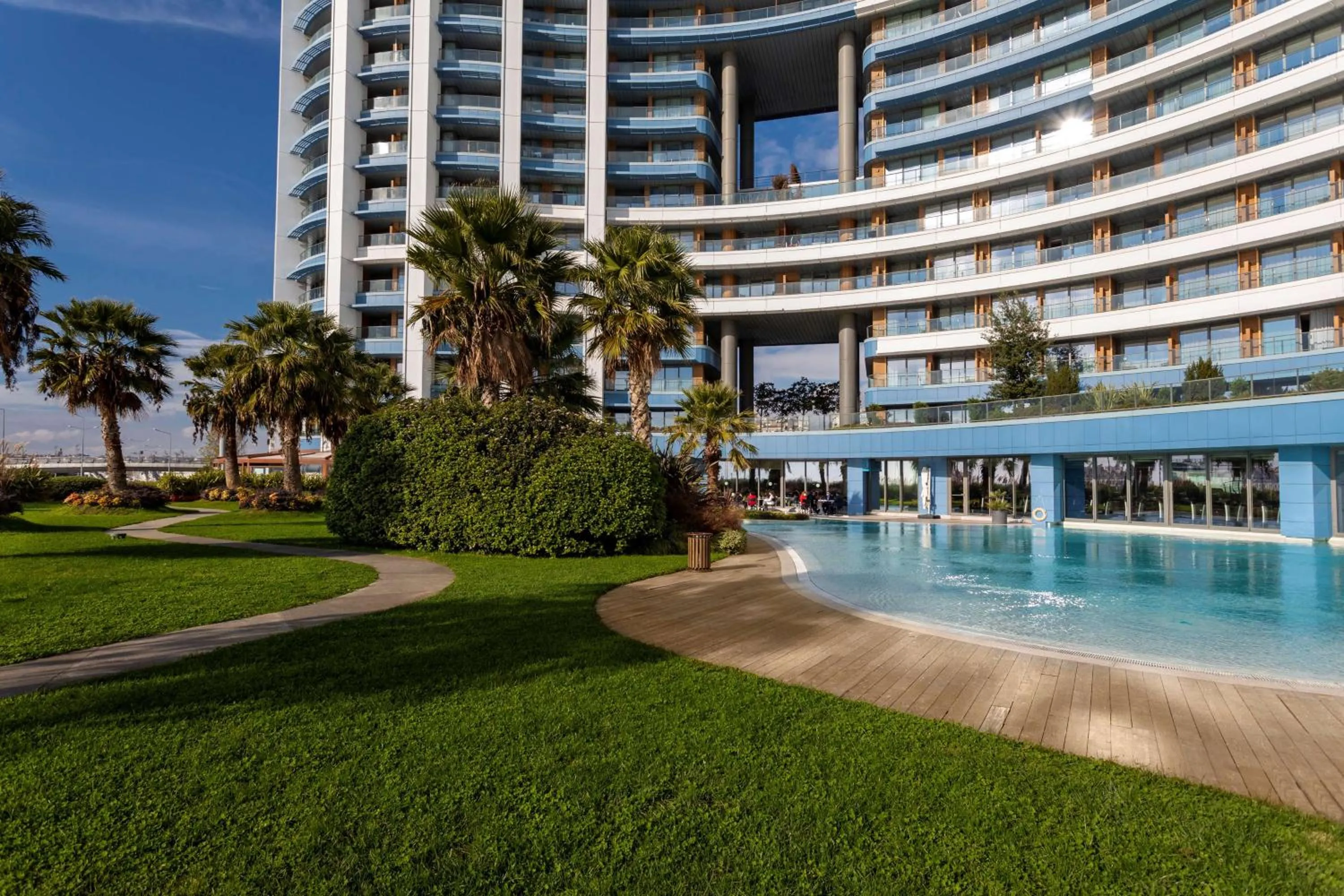 Garden in Radisson Blu Hotel Istanbul Ottomare