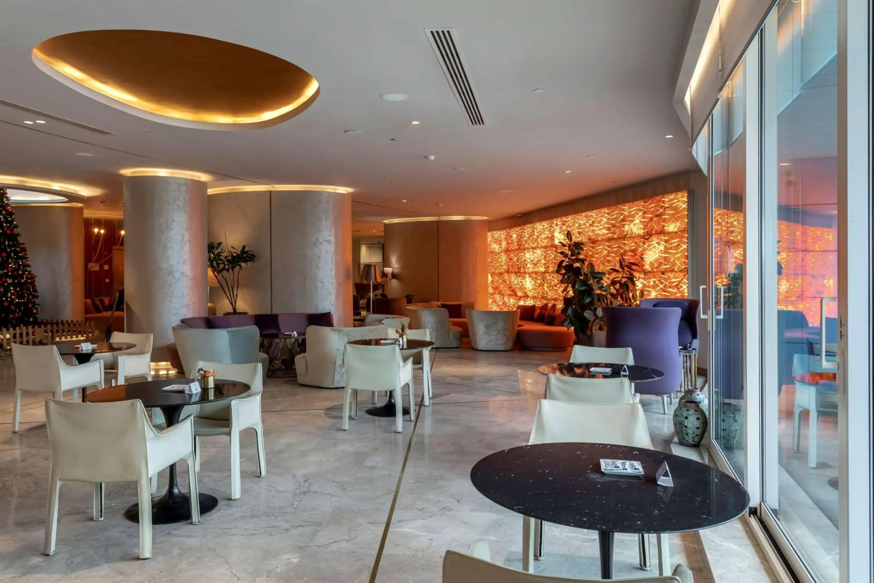 Lobby or reception in Radisson Blu Hotel Istanbul Ottomare Lobby or reception in Radisson Blu Hotel Istanbul Ottomare