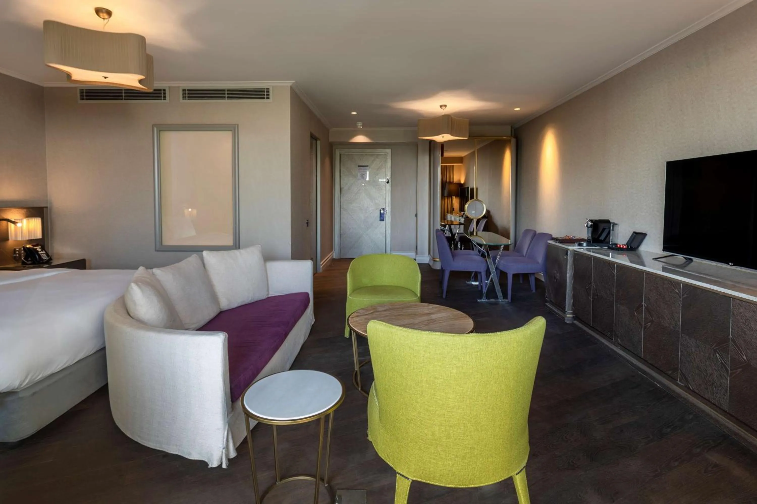 Photo of the whole room in Radisson Blu Hotel Istanbul Ottomare