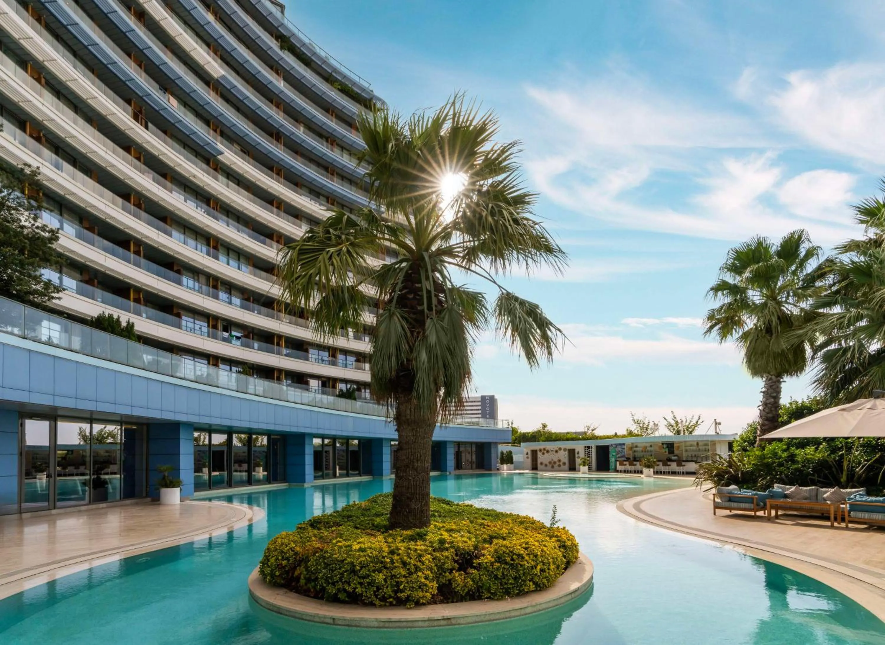 Pool view in Radisson Blu Hotel Istanbul Ottomare