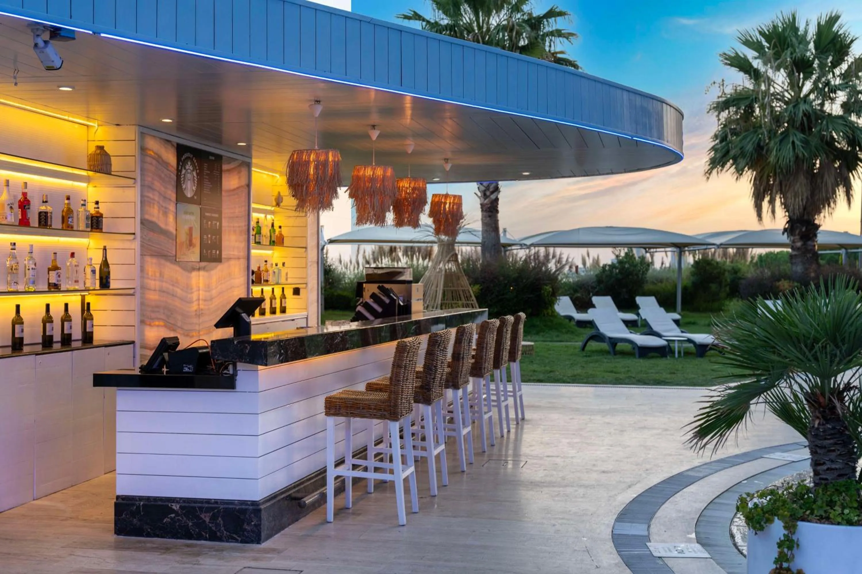 Lounge or bar in Radisson Blu Hotel Istanbul Ottomare