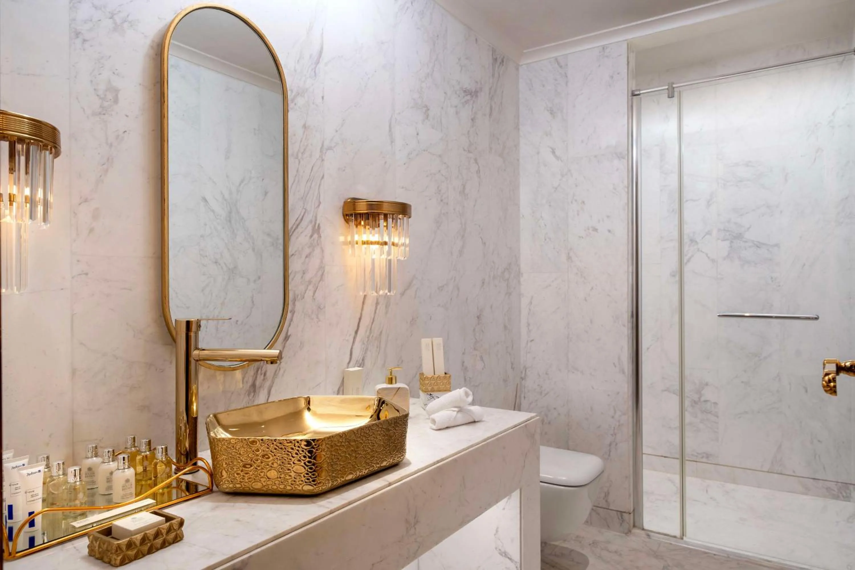 Bathroom in Radisson Blu Hotel Istanbul Ottomare