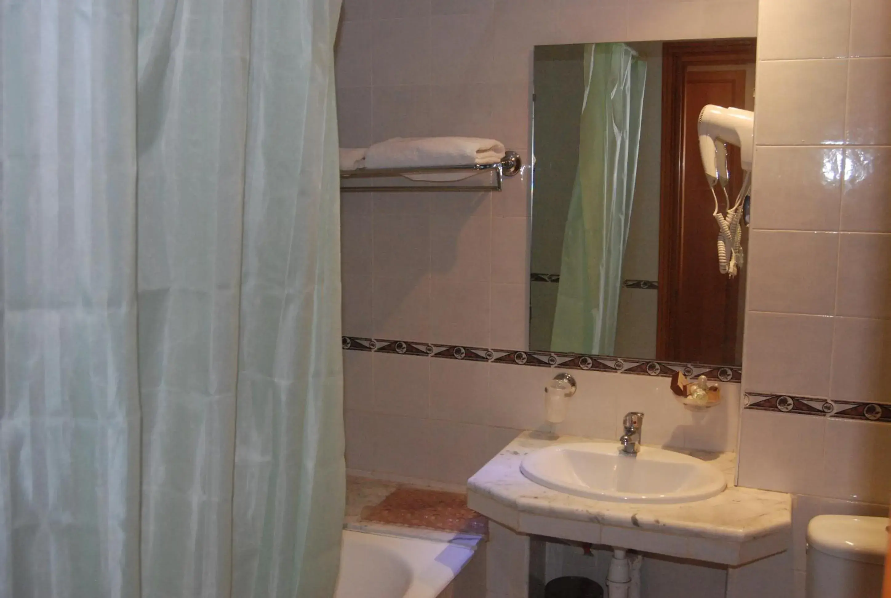 Triple Room in Hotel la princesse Triple Room in Hotel la princesse