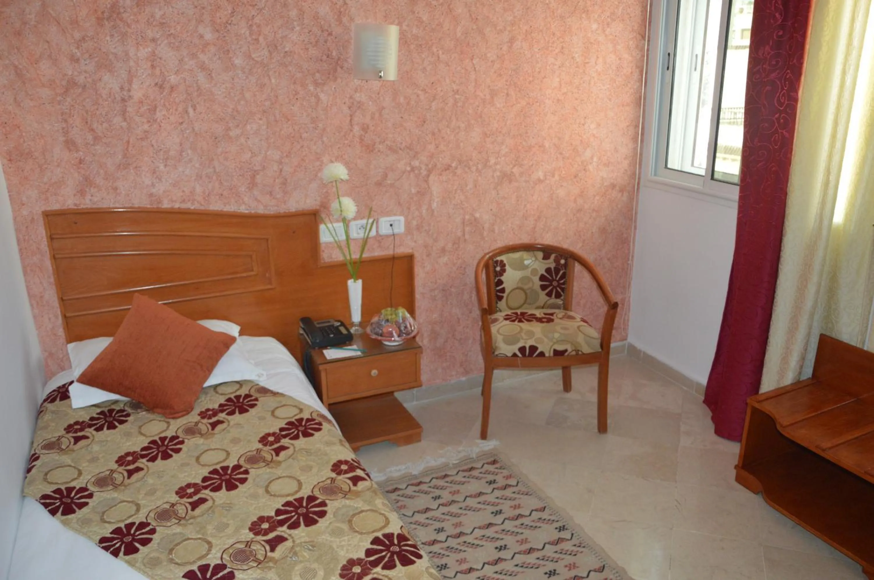 Seating area, Bed in Hotel la princesse