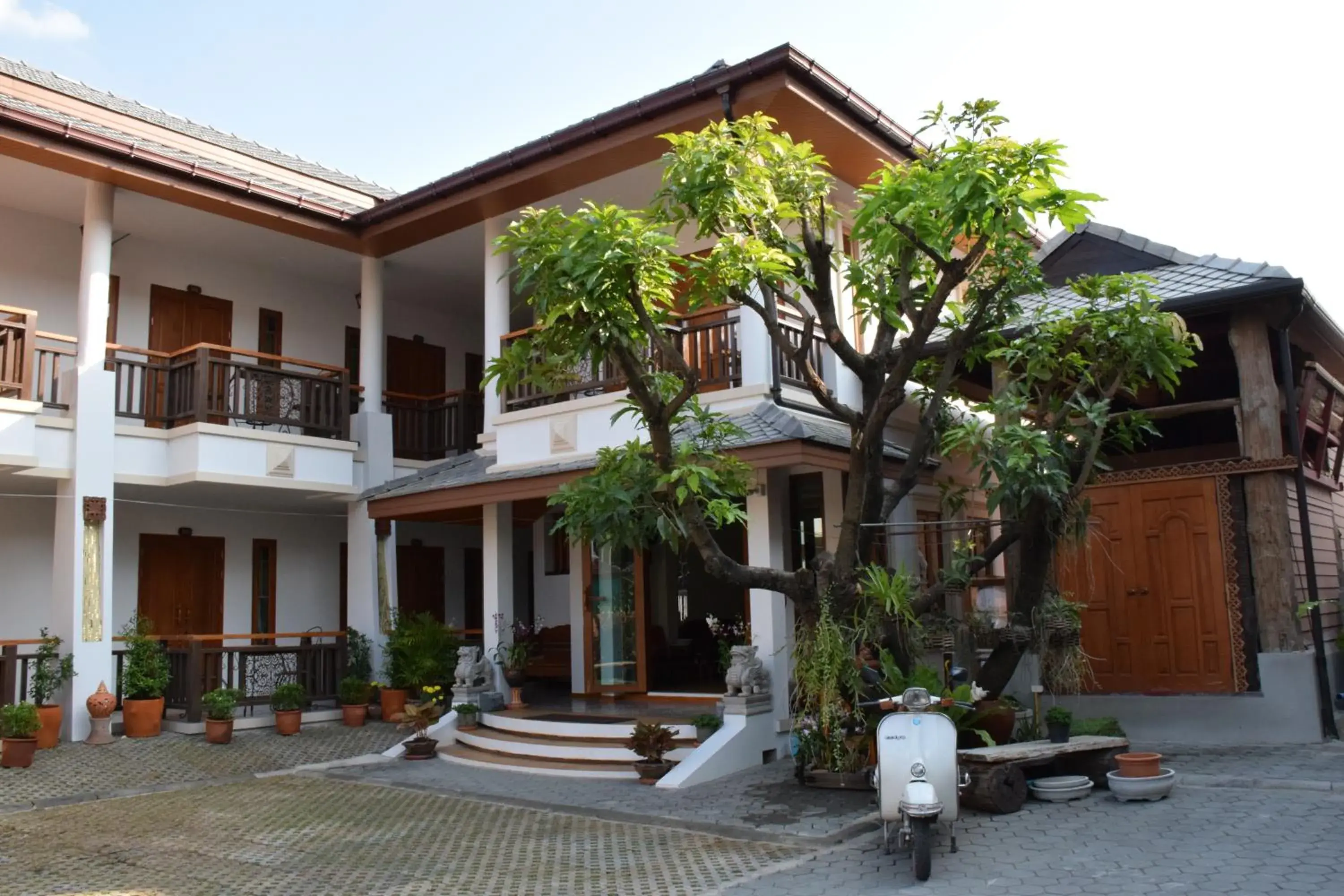 Facade/entrance in Gordnuea Boutique House Facade/entrance in Gordnuea Boutique House
