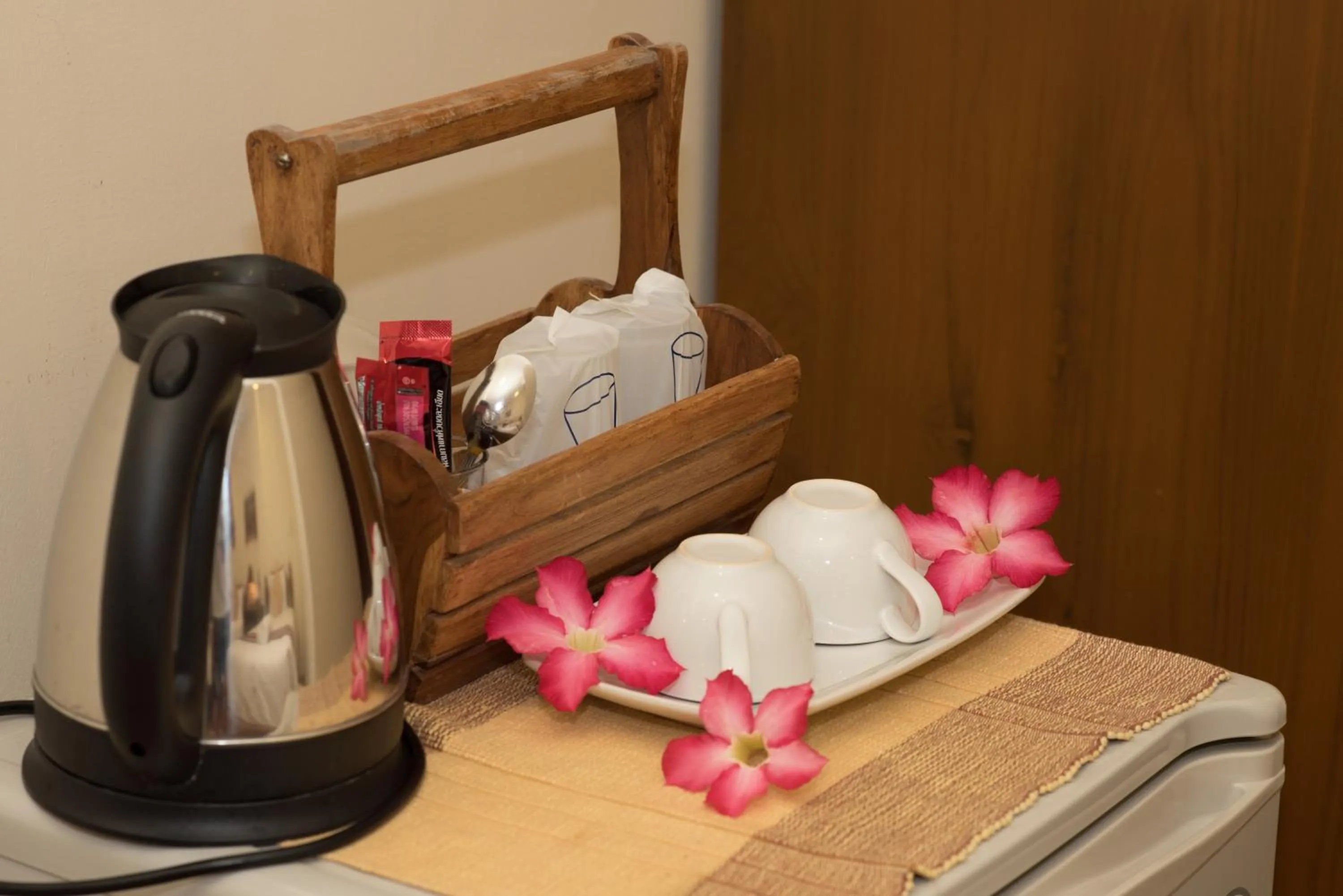 Coffee/tea facilities in Gordnuea Boutique House