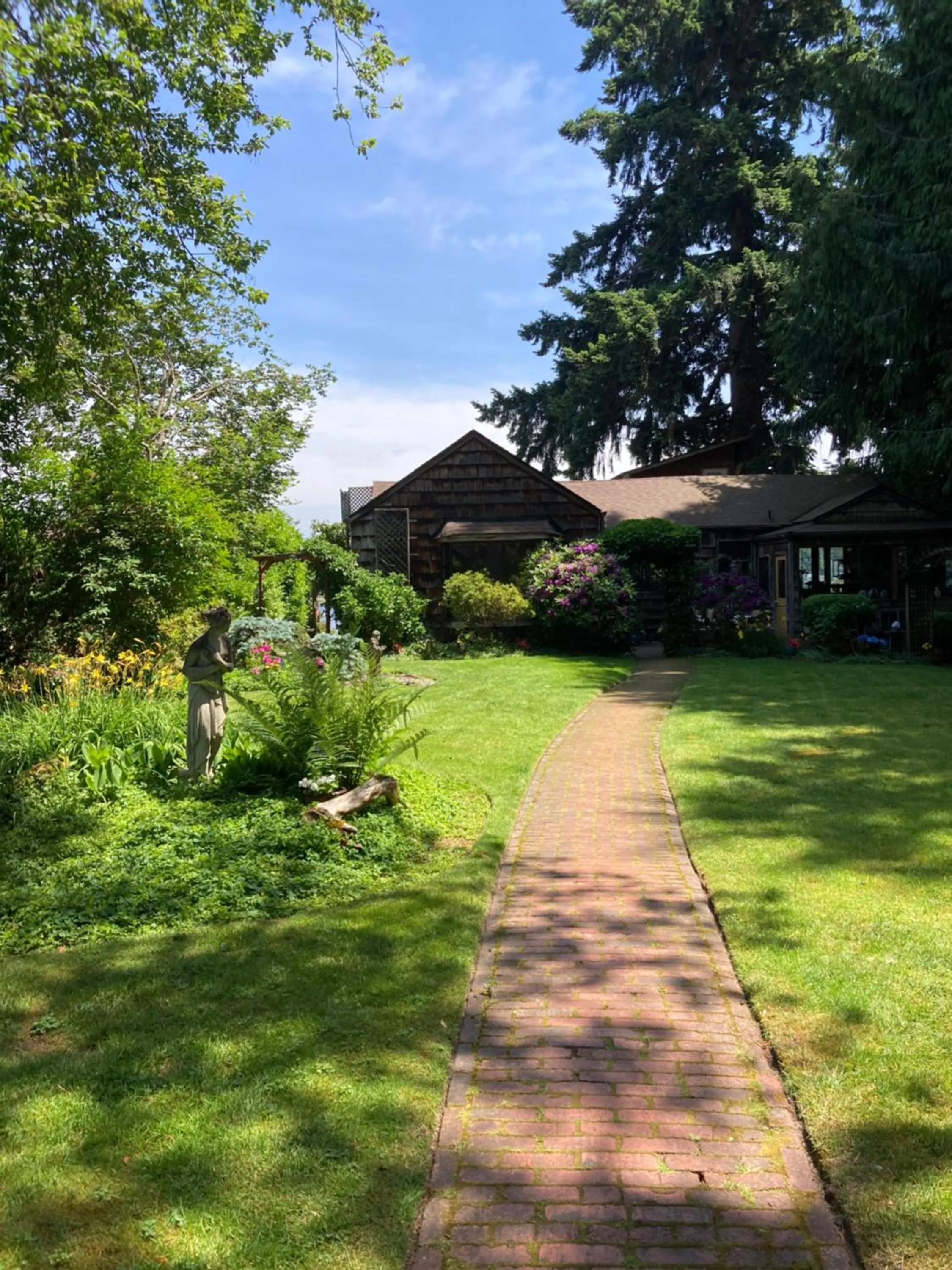 Cottage Lake Bed and Breakfast