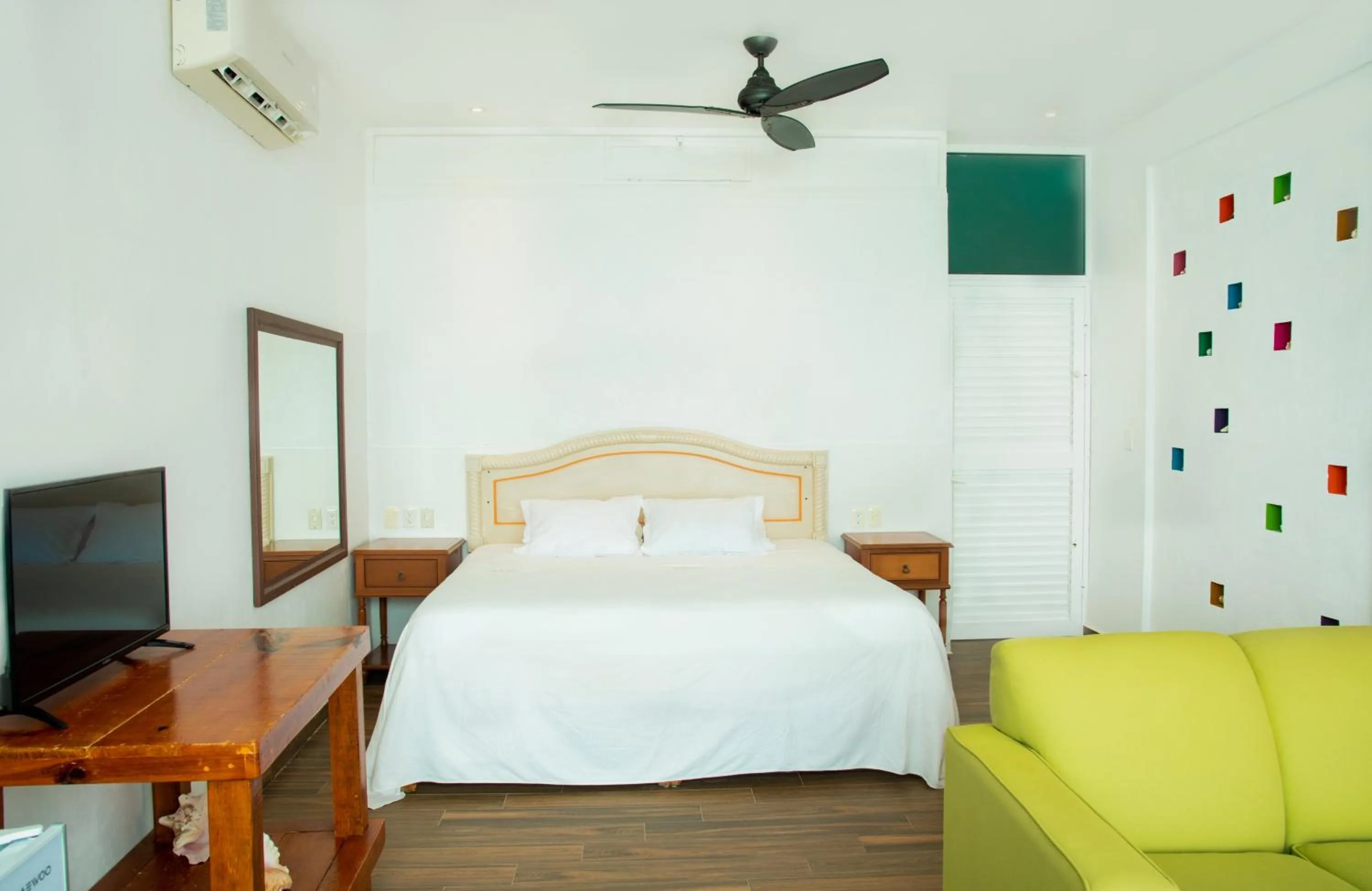 Bed in Villa Elena Isla Mujeres