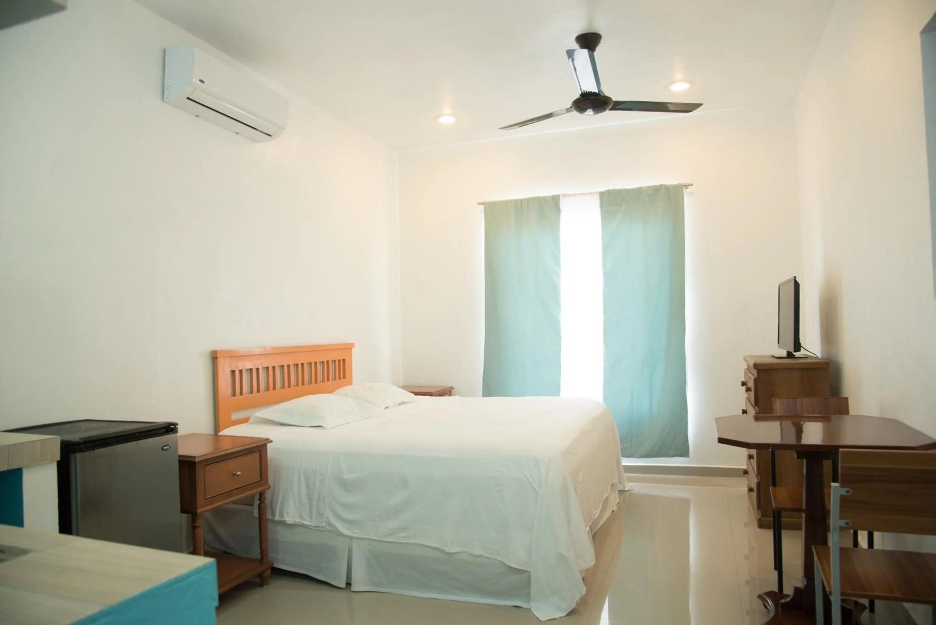 Photo of the whole room, Bed in Villa Elena Isla Mujeres