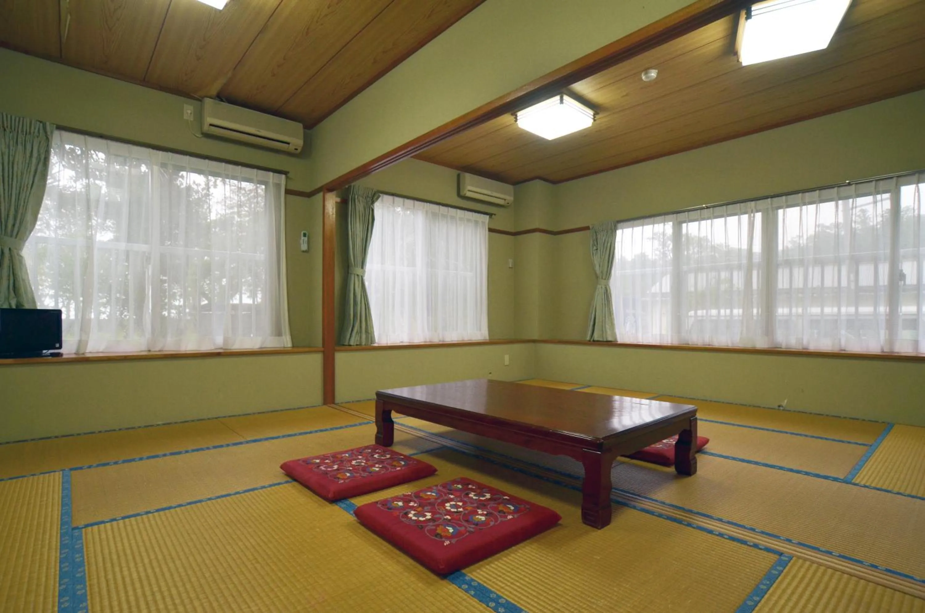 Photo of the whole room in Uminoie Painukaji