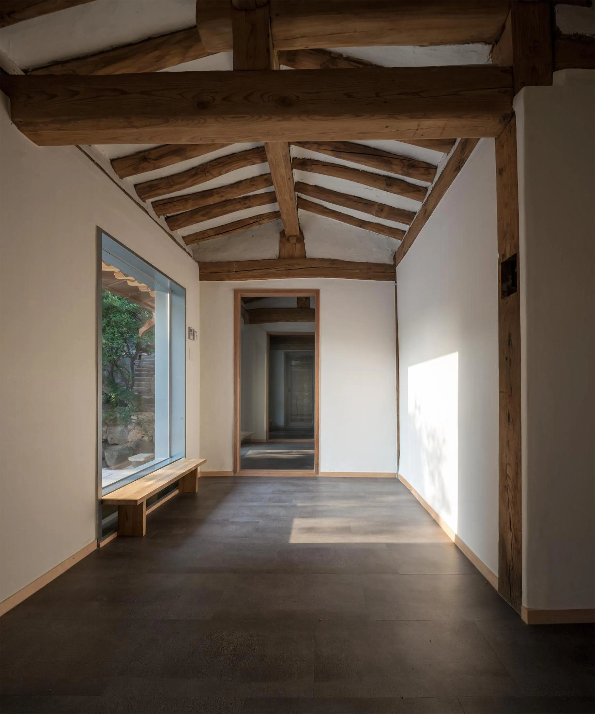 Side Hanok Residence