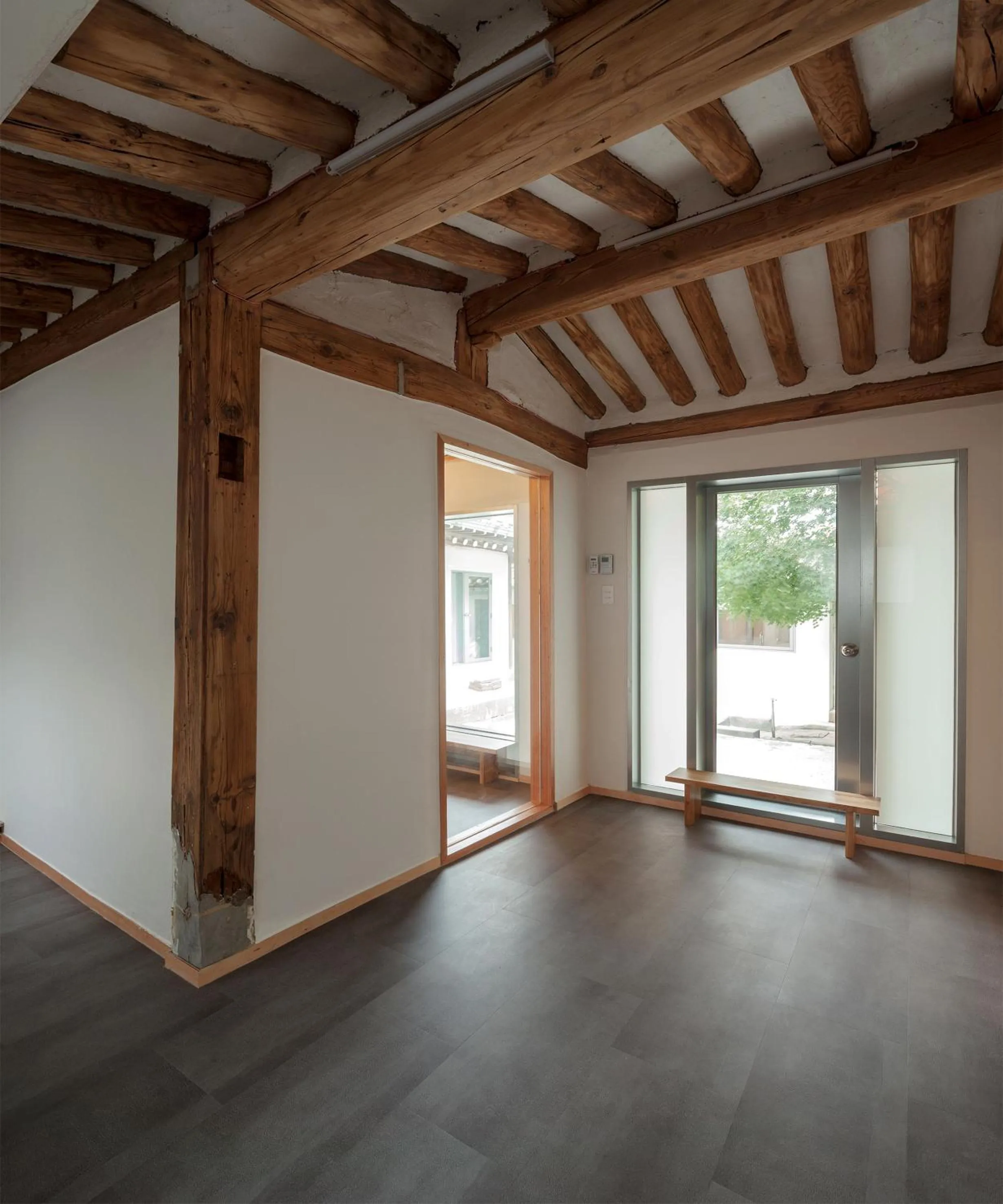 Side Hanok Residence