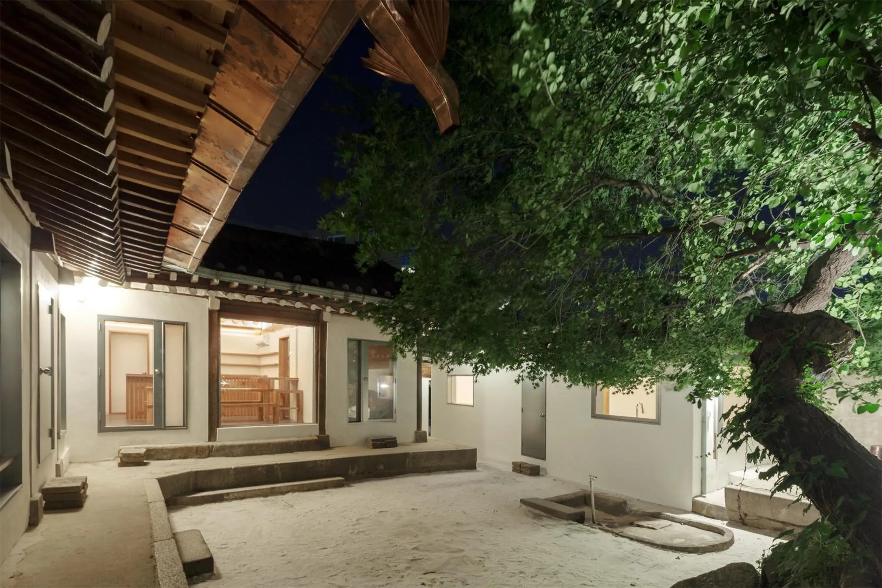 Garden view in Side Hanok Residence Garden view in Side Hanok Residence