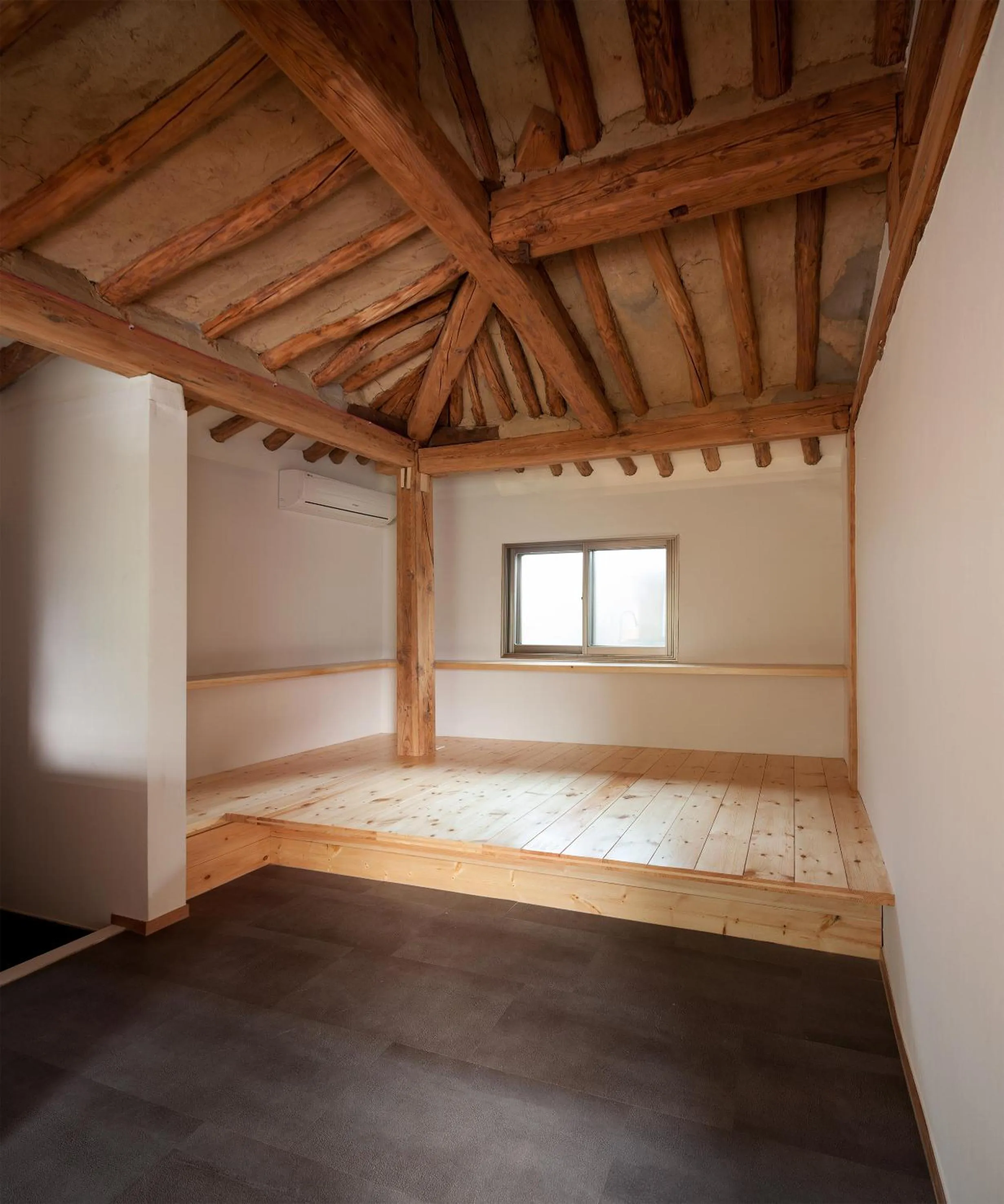 Side Hanok Residence