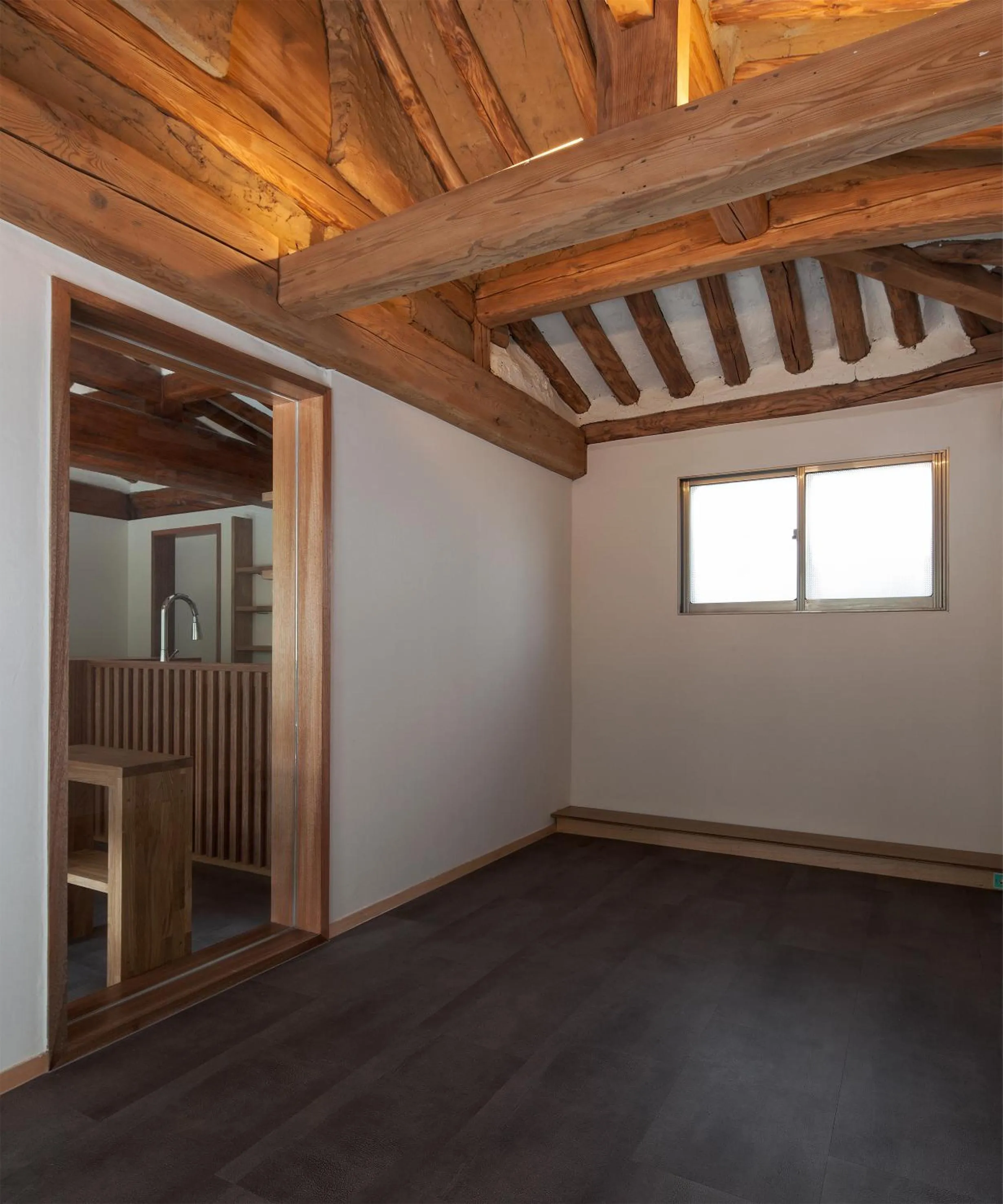 Side Hanok Residence