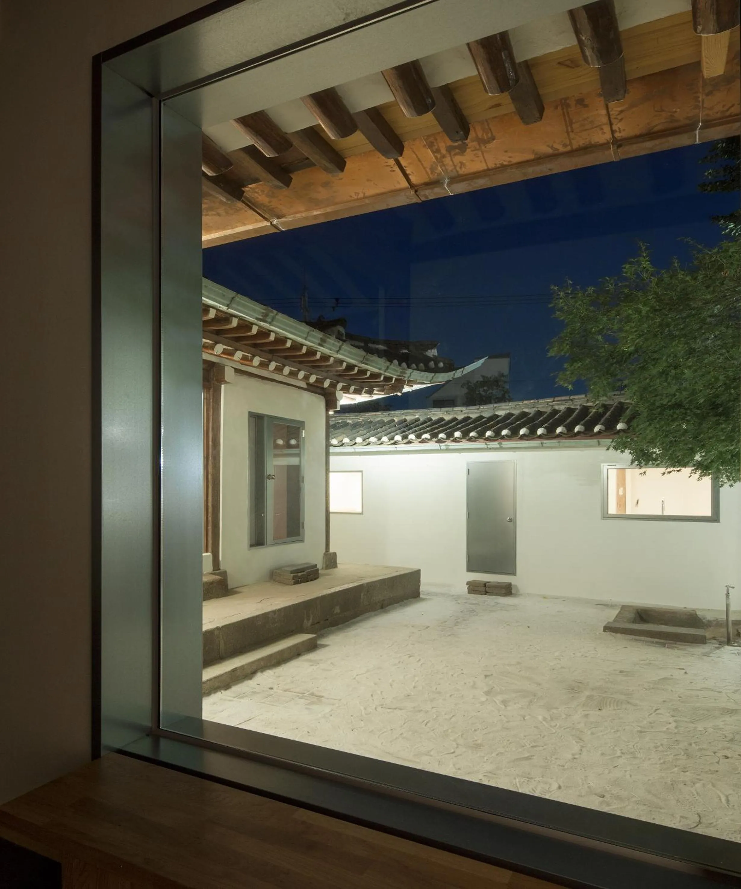 Side Hanok Residence