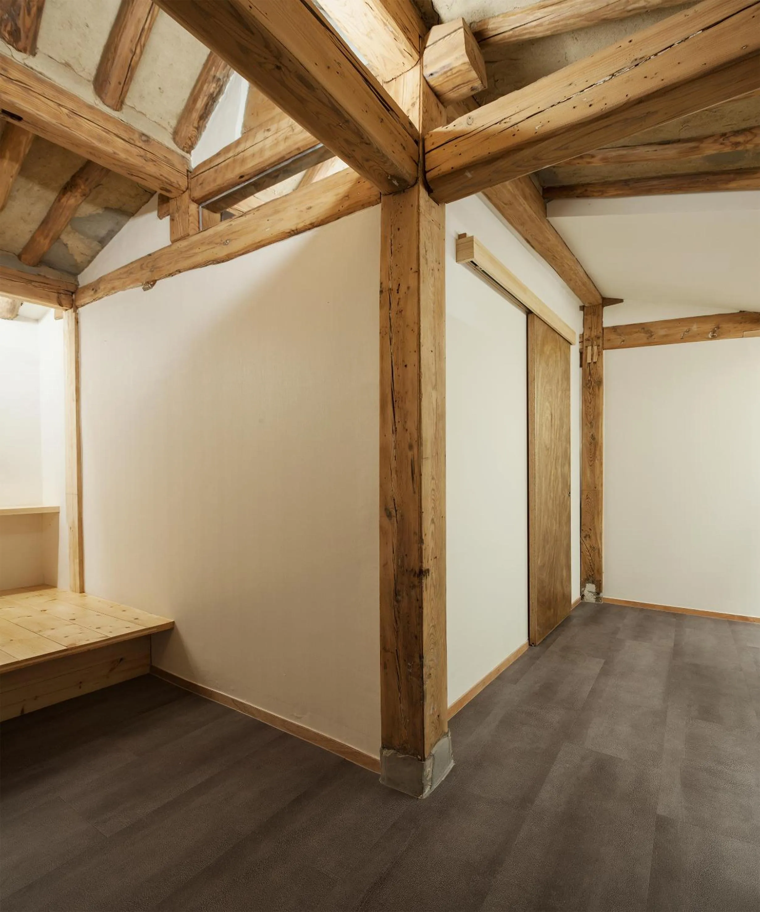 Side Hanok Residence