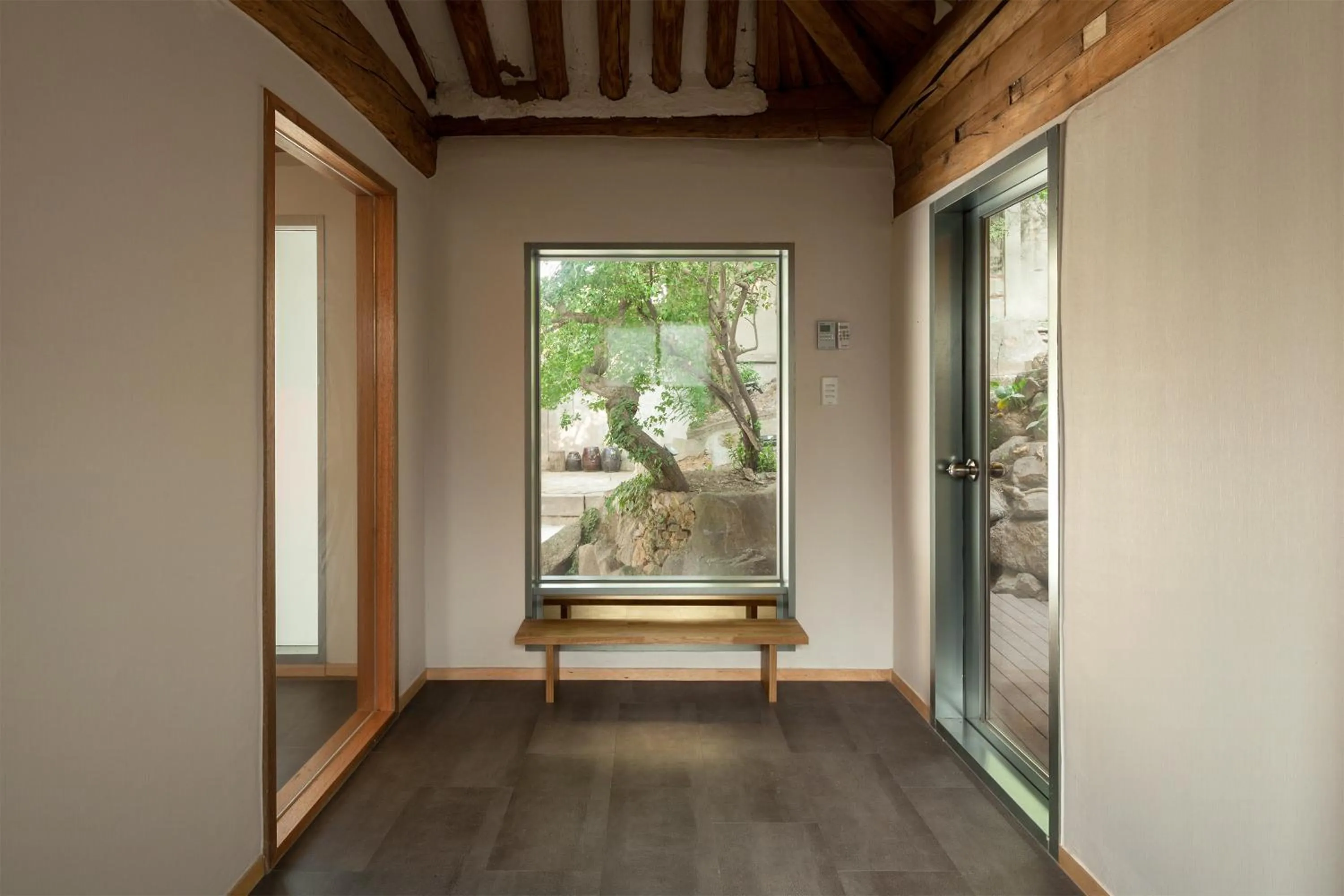 Side Hanok Residence