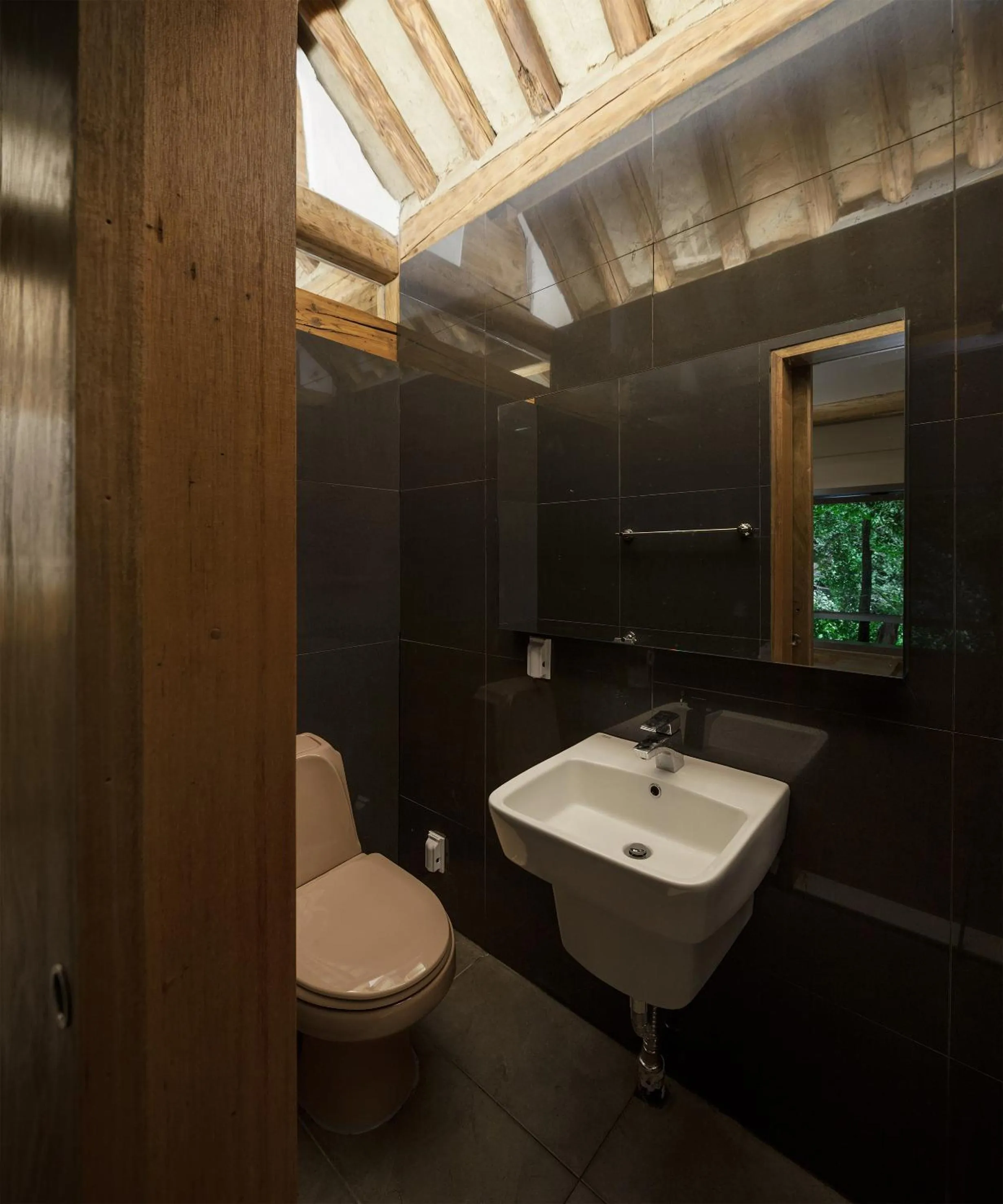 Side Hanok Residence