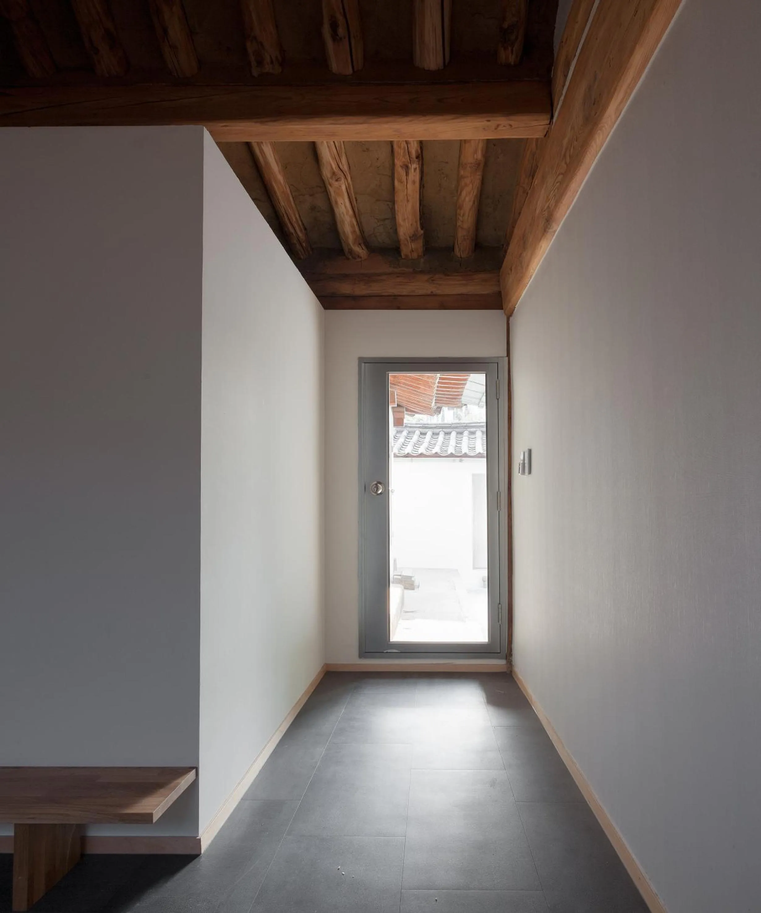 Side Hanok Residence