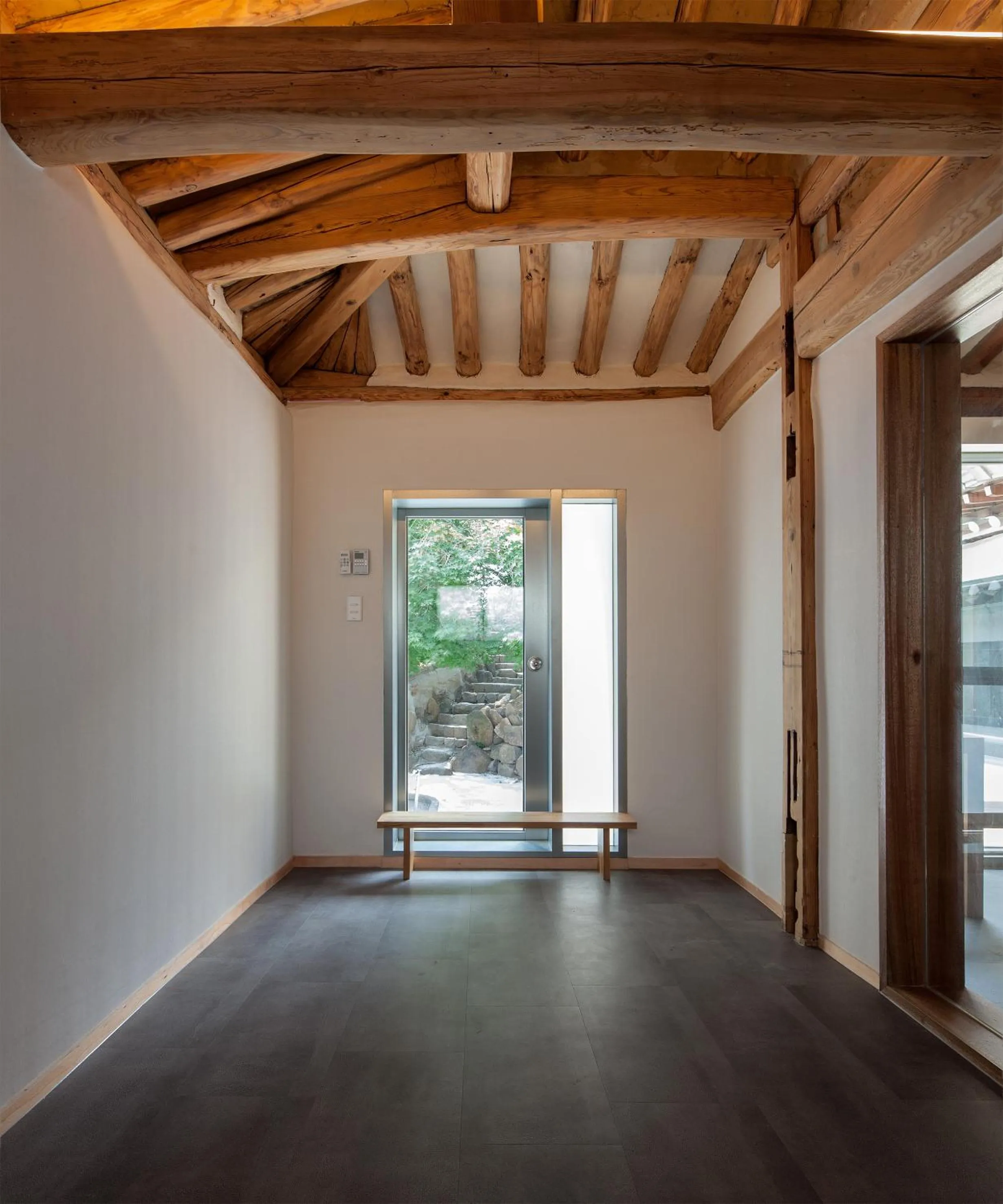 Side Hanok Residence