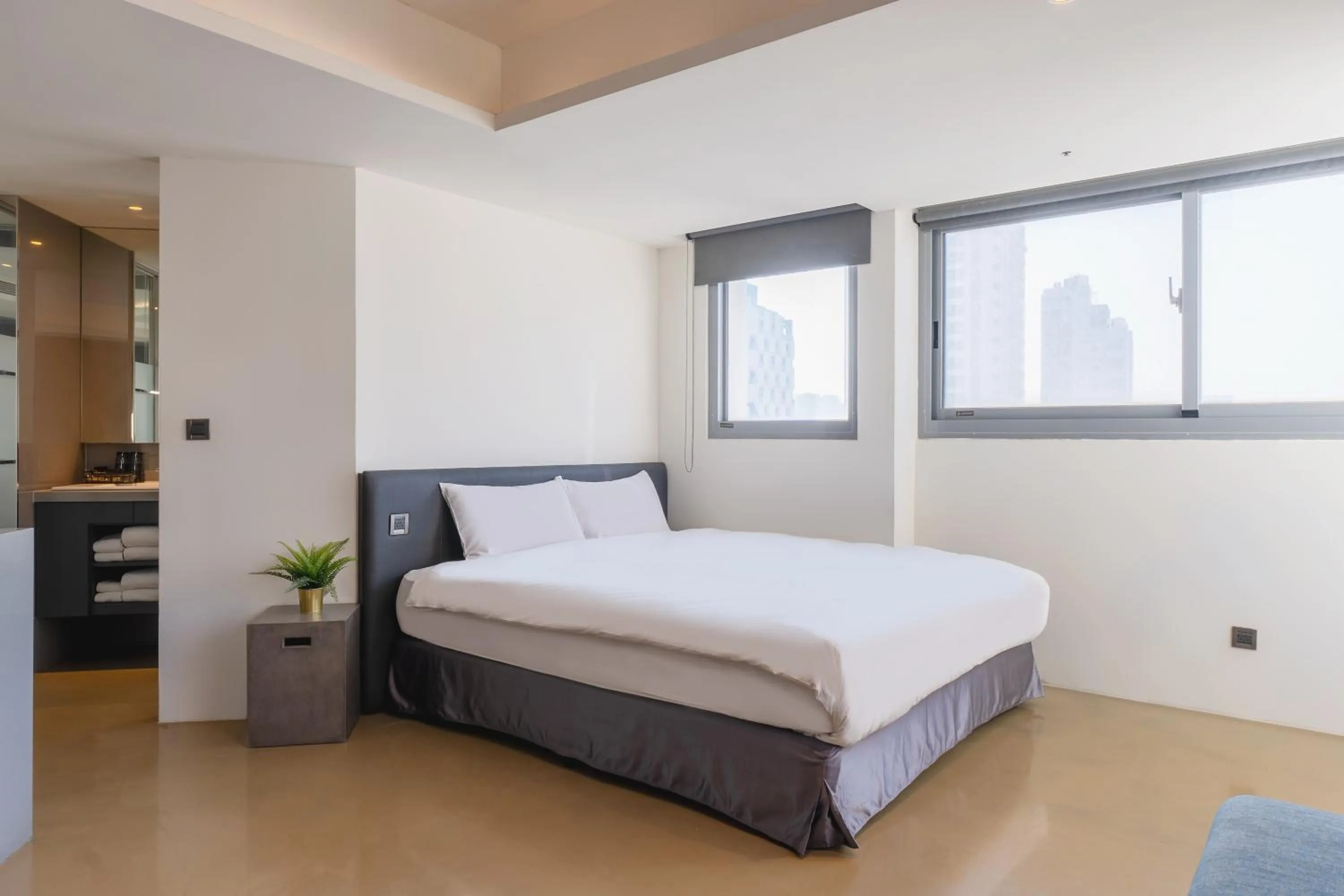 People, Bed in CHECK inn Taichung Liming