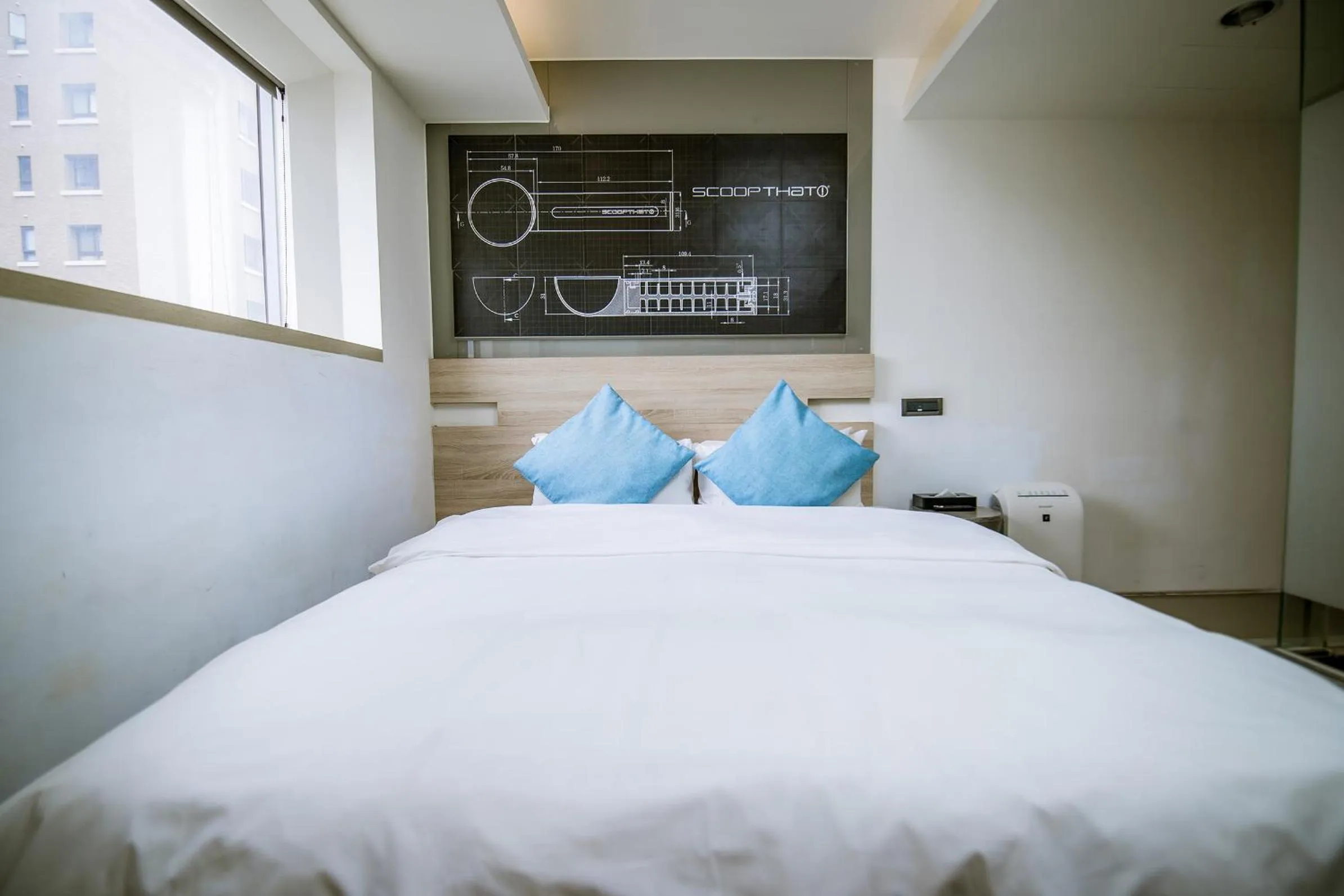 room service, Bed in CHECK inn Taichung Liming