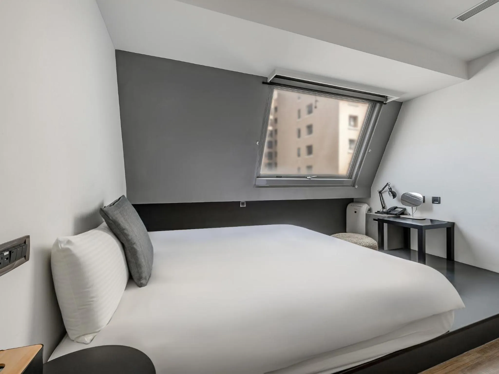 Bed in CHECK inn Taichung Liming