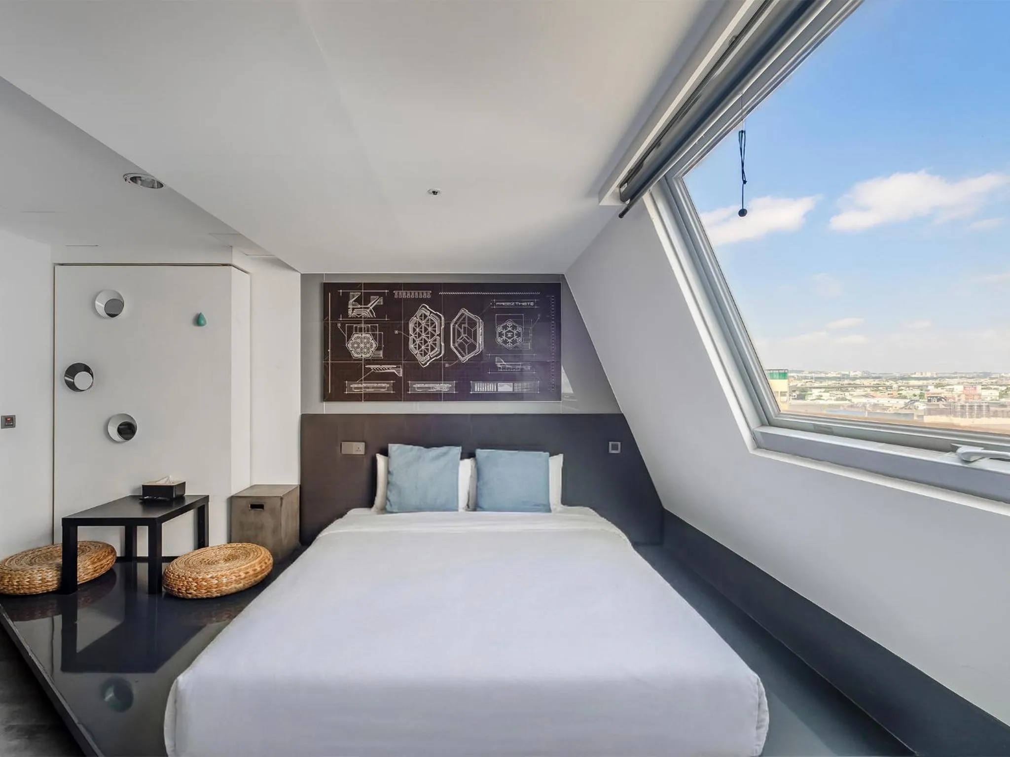 Bed in CHECK inn Taichung Liming