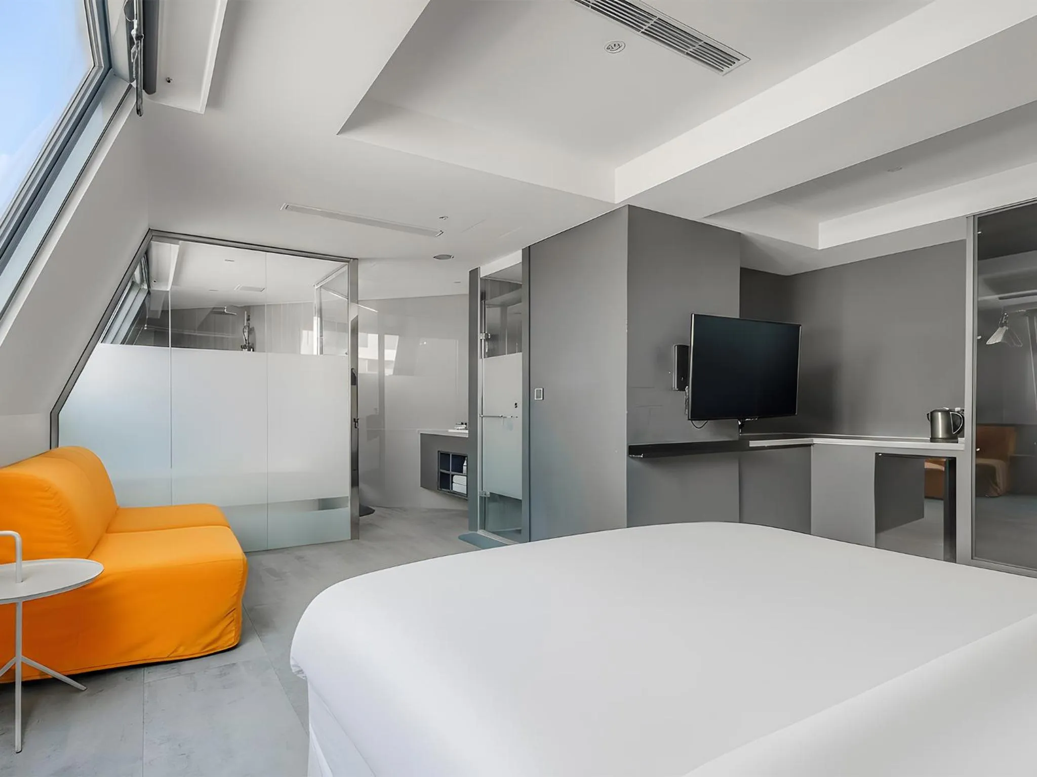 Bed in CHECK inn Taichung Liming